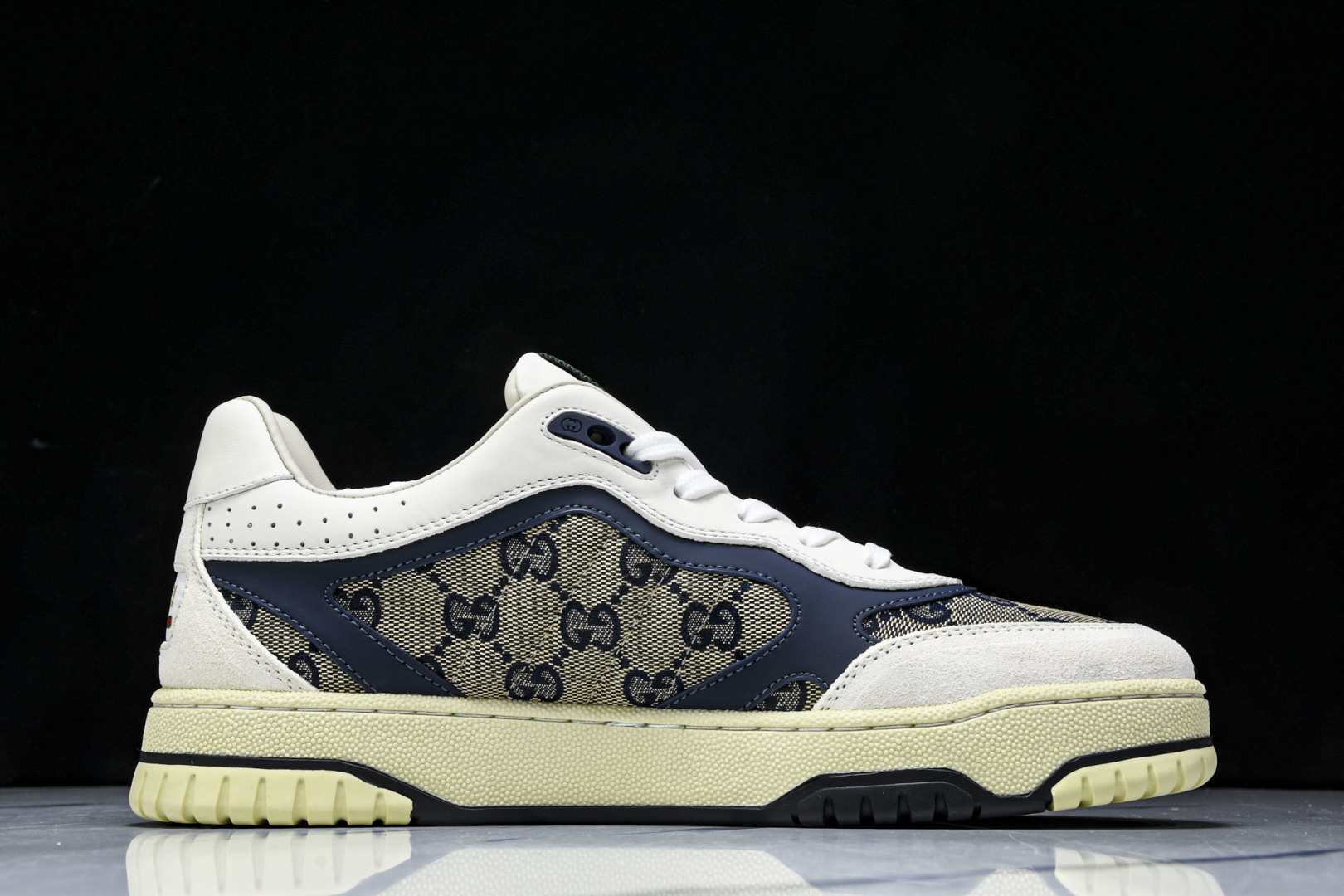 古驰 尺码39-45

纯原版出品-Gucci 古驰 拼接皮革压花粒面纹理低帮运动鞋板鞋男款  YZ02