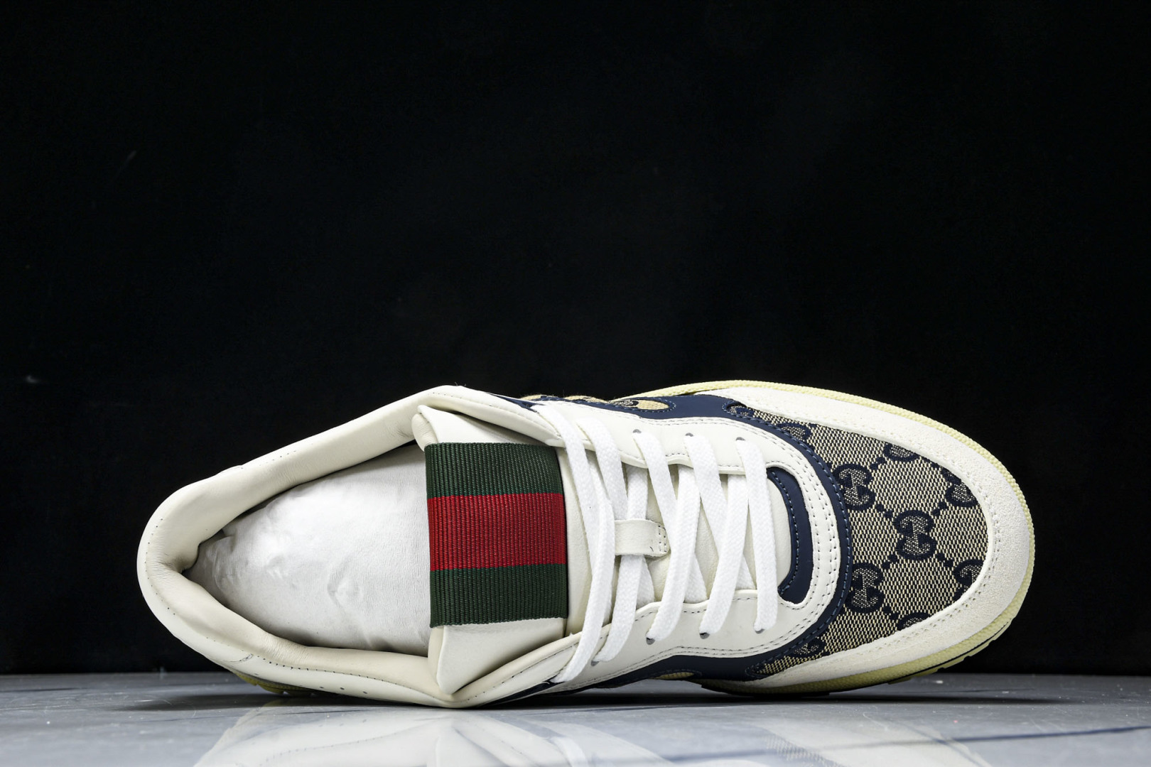 古驰 尺码39-45

纯原版出品-Gucci 古驰 拼接皮革压花粒面纹理低帮运动鞋板鞋男款  YZ02