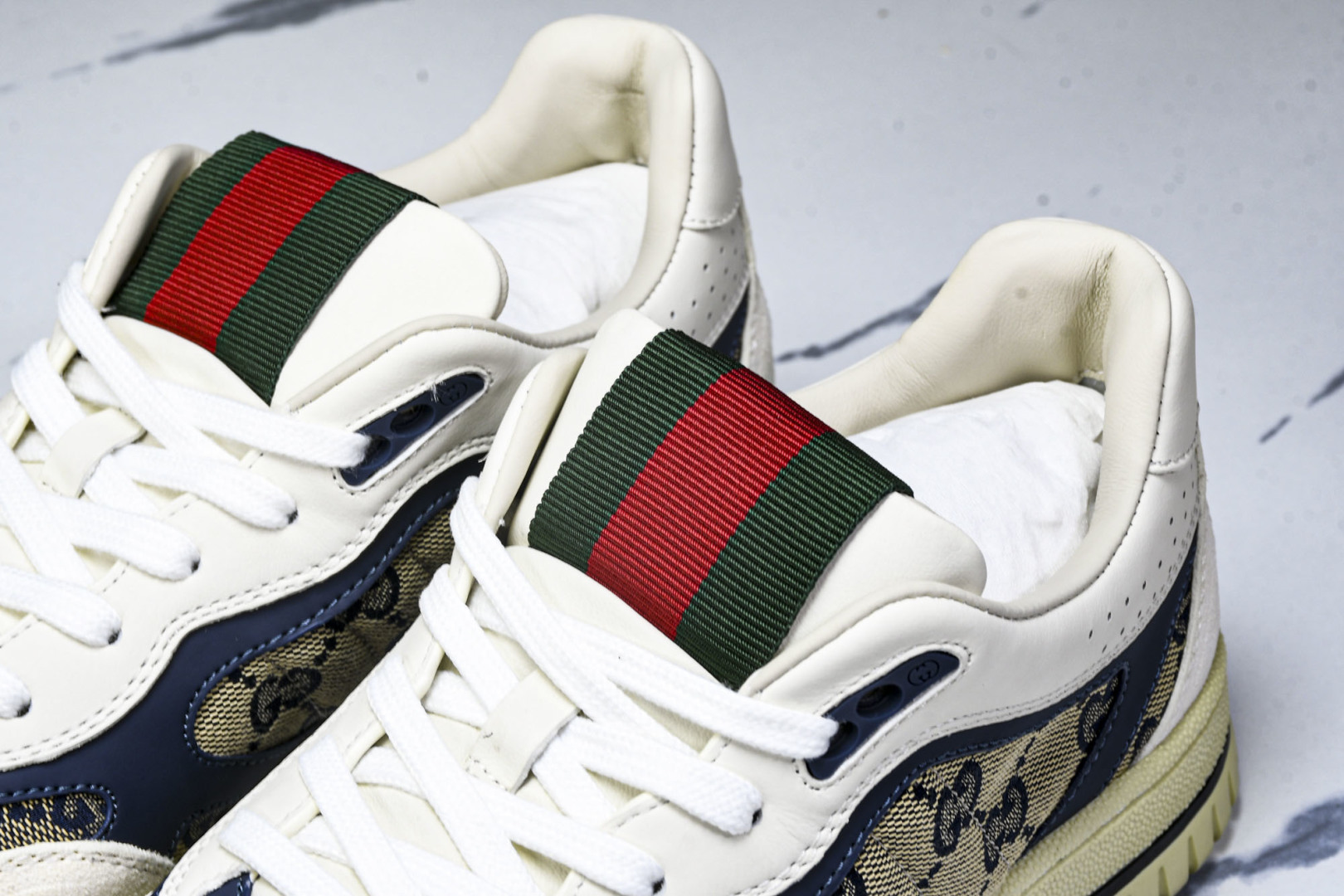 古驰 尺码39-45

纯原版出品-Gucci 古驰 拼接皮革压花粒面纹理低帮运动鞋板鞋男款  YZ02