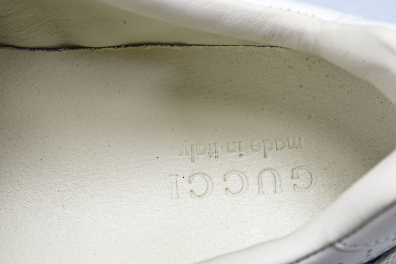 古驰 尺码39-45

纯原版出品-Gucci 古驰 拼接皮革压花粒面纹理低帮运动鞋板鞋男款  YZ02