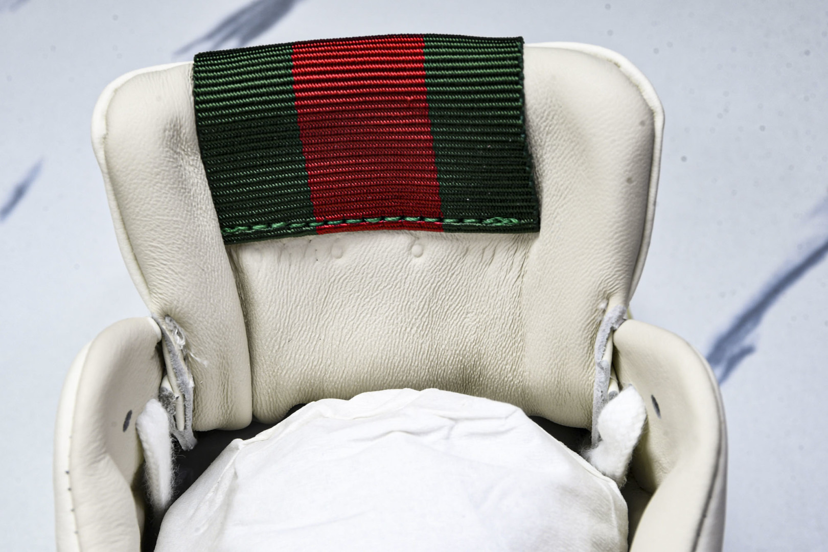 古驰 尺码39-45

纯原版出品-Gucci 古驰 拼接皮革压花粒面纹理低帮运动鞋板鞋男款  YZ02