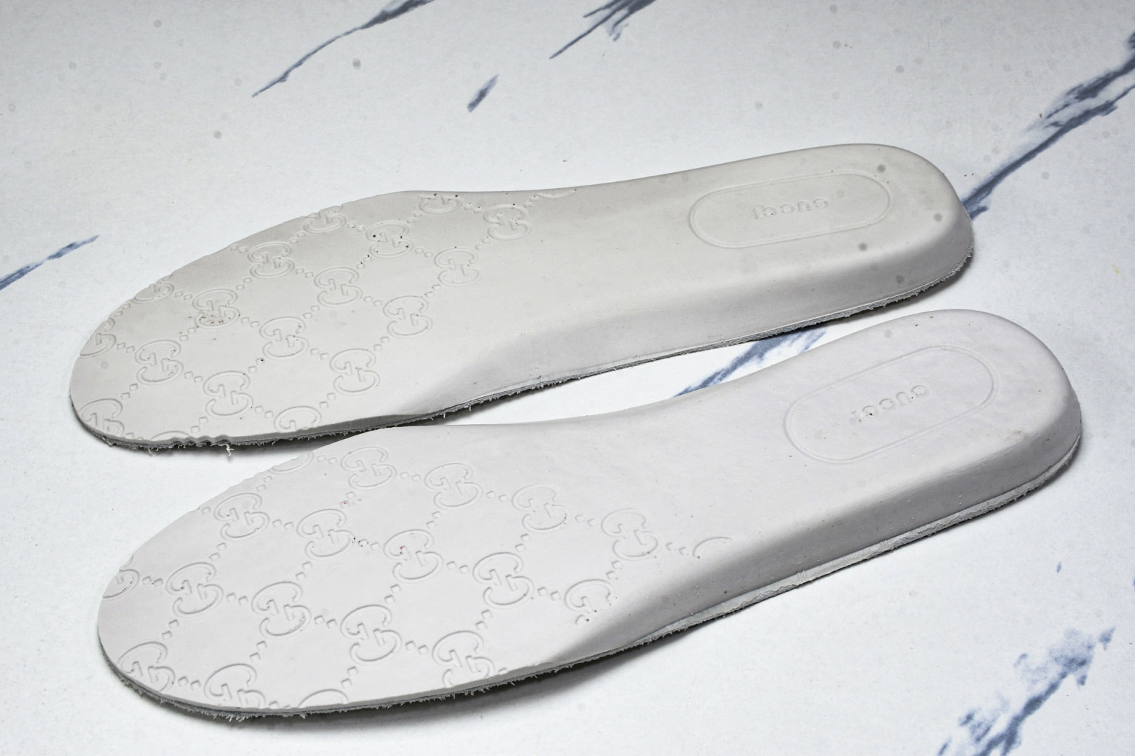 古驰 尺码39-45

纯原版出品-Gucci 古驰 拼接皮革压花粒面纹理低帮运动鞋板鞋男款  YZ02