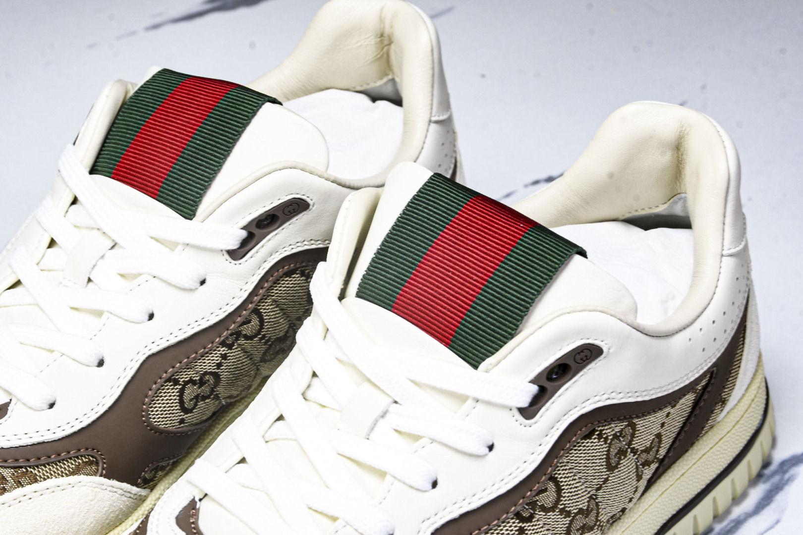 古驰 尺码39-45

纯原版出品-古驰Gucci Re-Web Leather Sneakers 系列