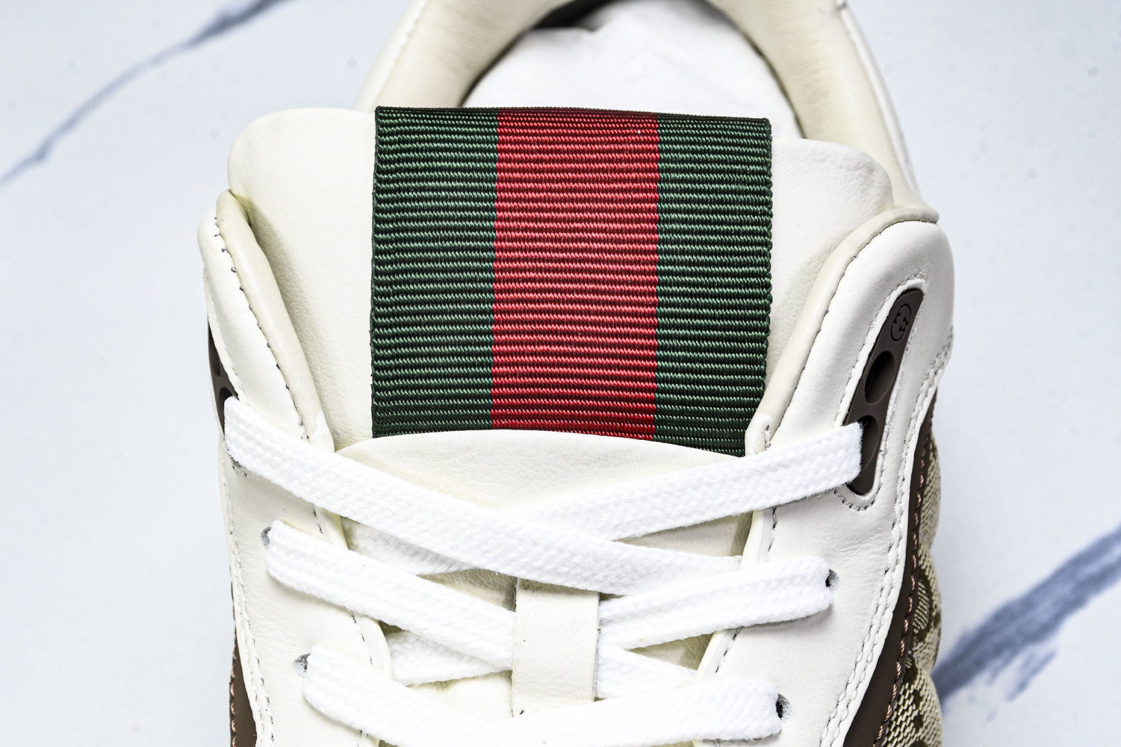 古驰 尺码39-45

纯原版出品-古驰Gucci Re-Web Leather Sneakers 系列