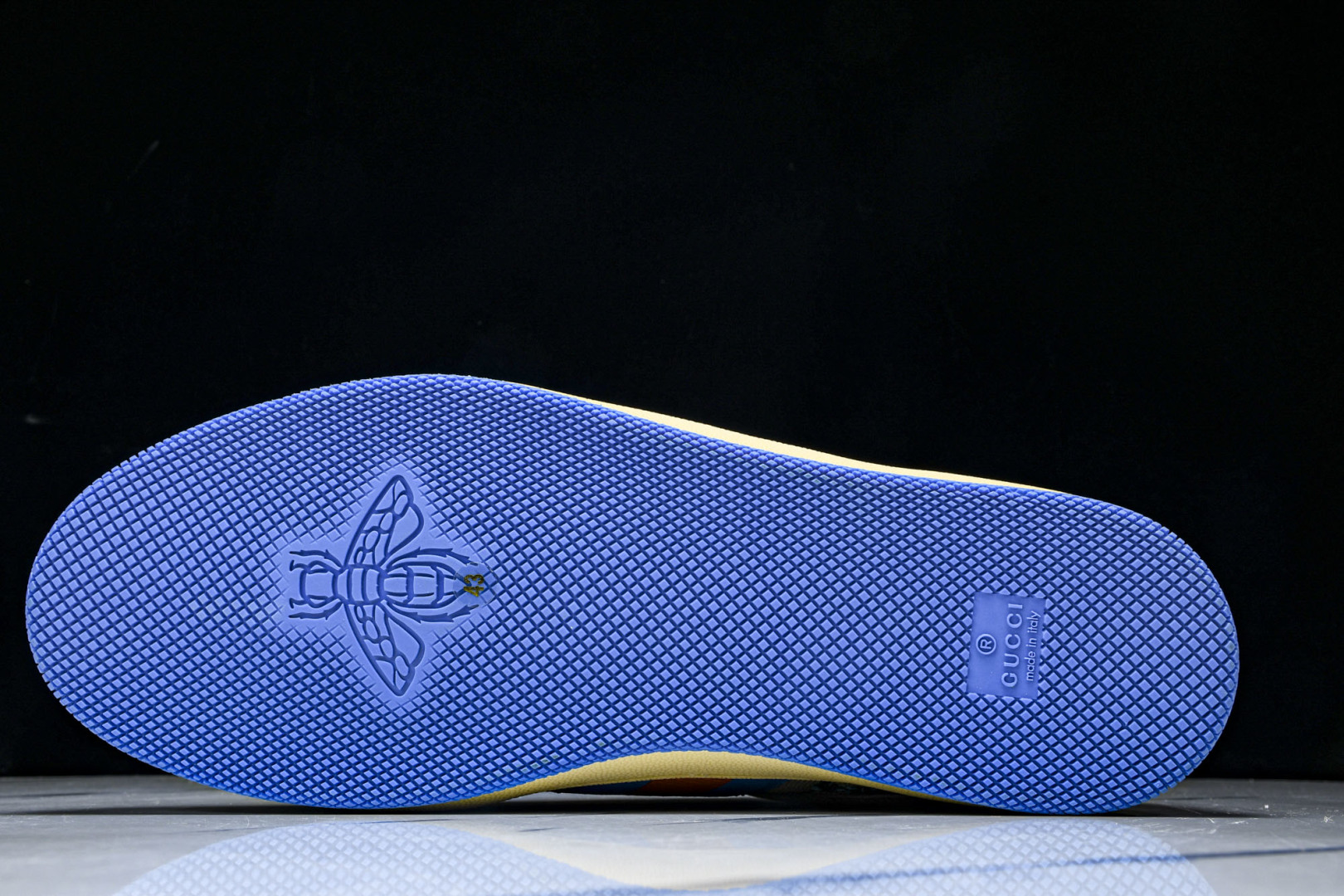 古驰 尺码39-45

纯原版出品-GUCCI古驰Ace系列男士刺绣小白鞋运动鞋  YZ022
尺码：3