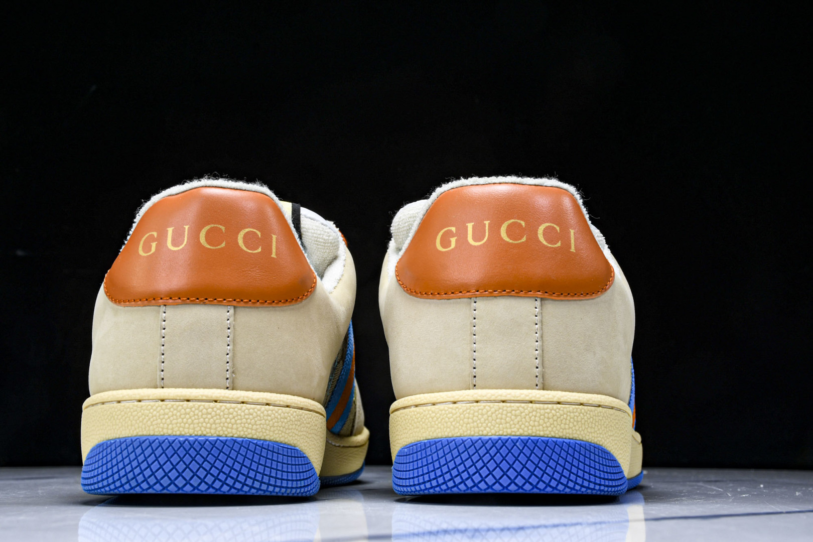 古驰 尺码39-45

纯原版出品-GUCCI古驰Ace系列男士刺绣小白鞋运动鞋  YZ022
尺码：3