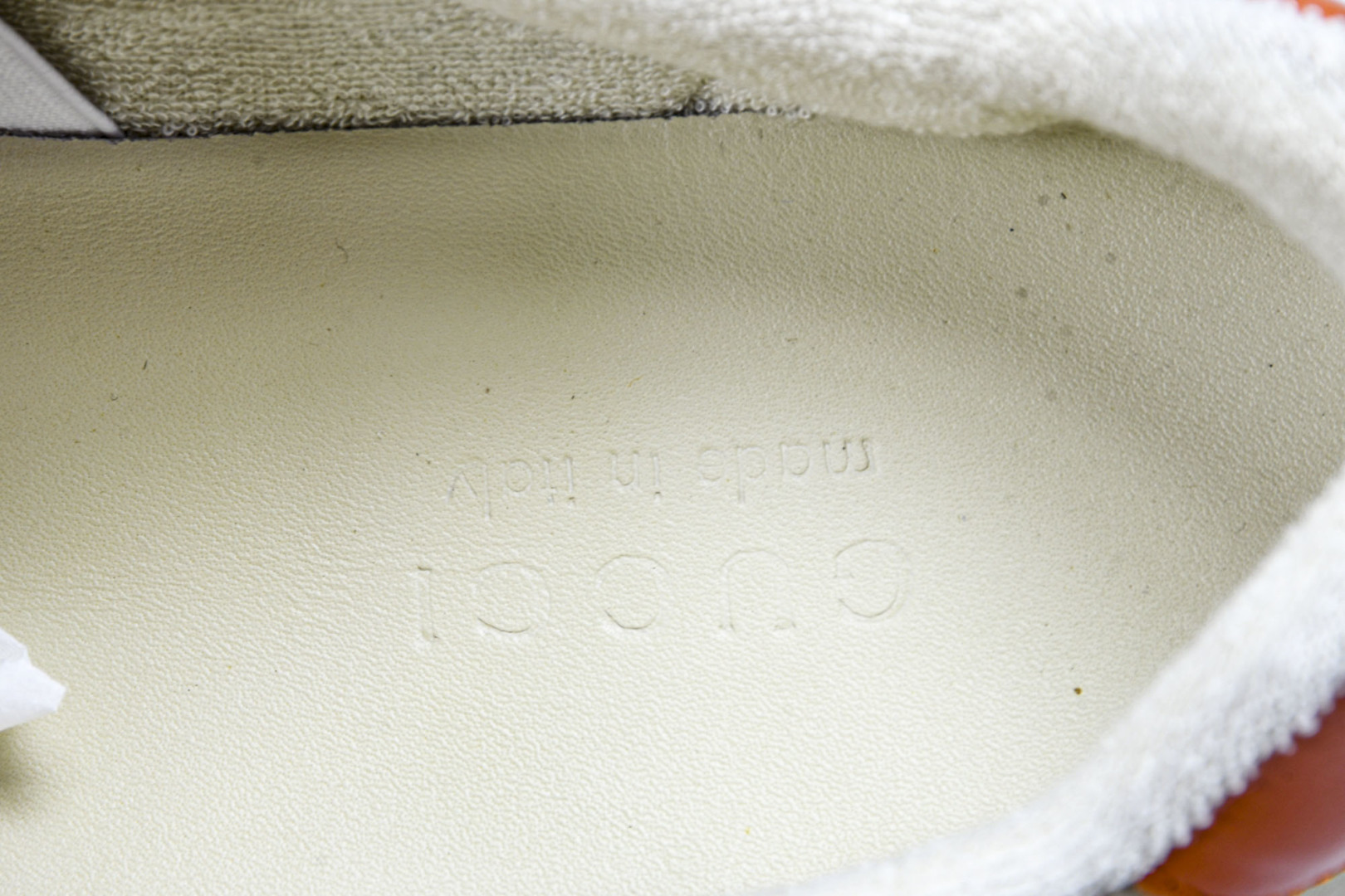古驰 尺码39-45

纯原版出品-GUCCI古驰Ace系列男士刺绣小白鞋运动鞋  YZ022
尺码：3
