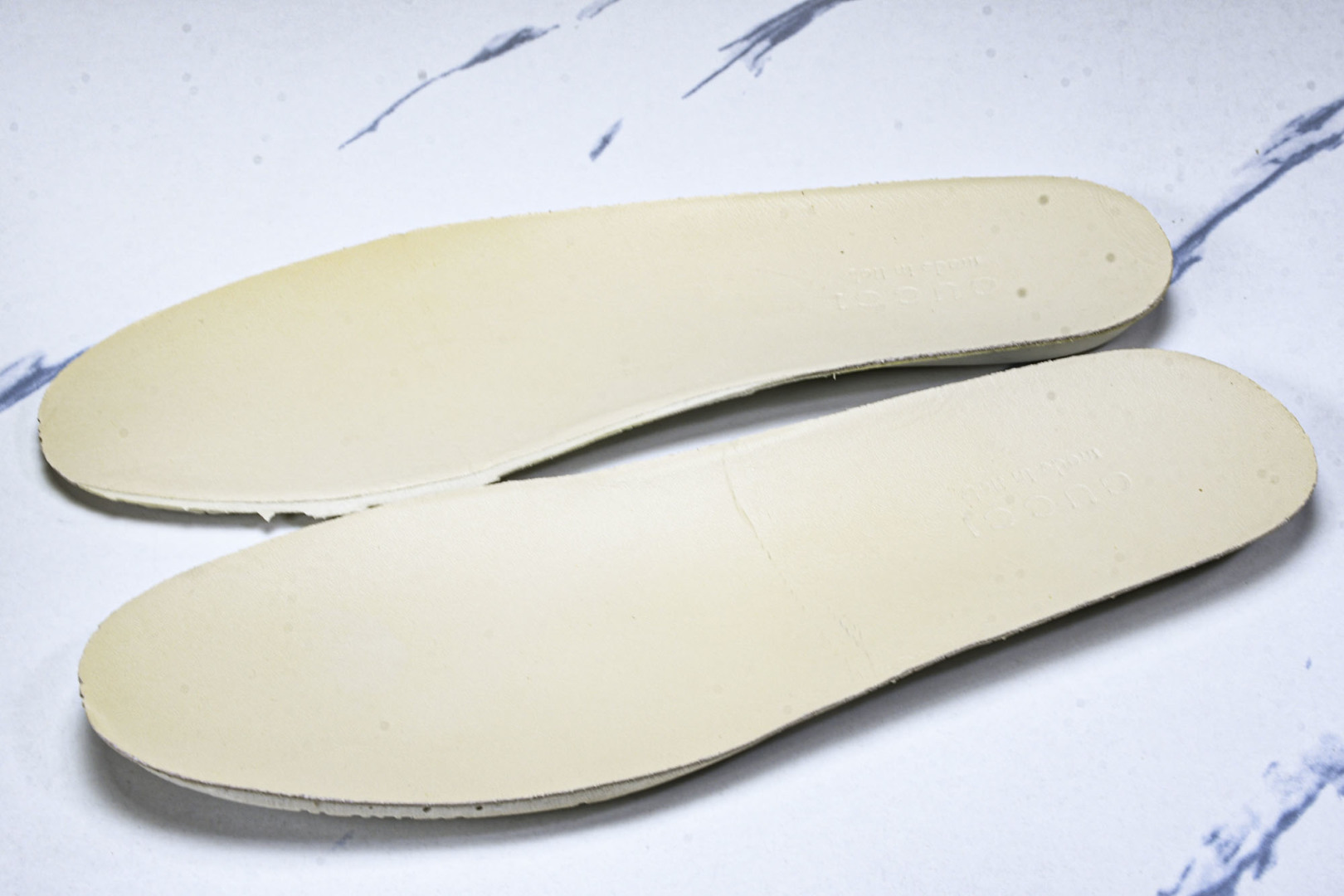 古驰 尺码39-45

纯原版出品-GUCCI古驰Ace系列男士刺绣小白鞋运动鞋  YZ022
尺码：3
