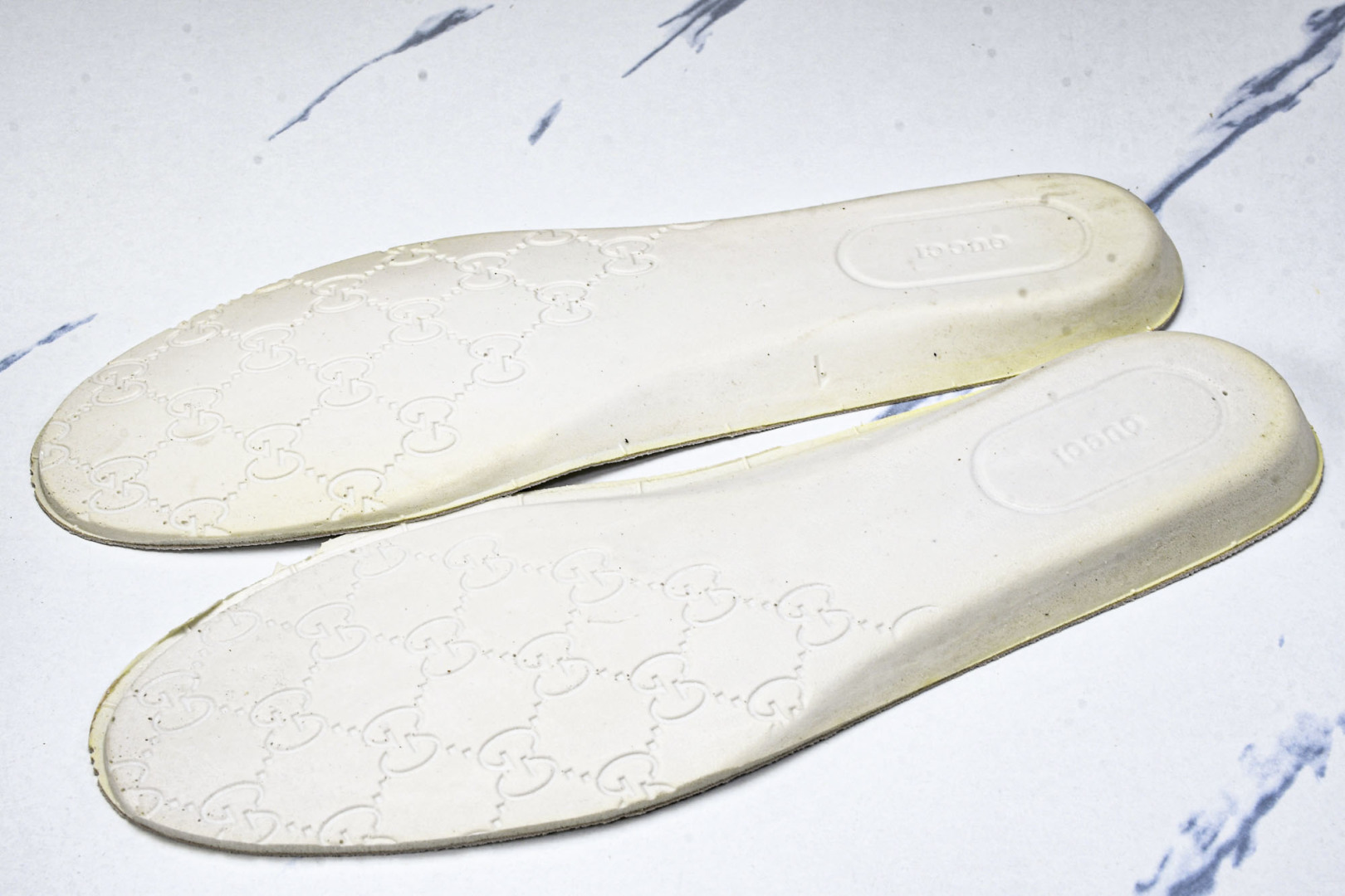 古驰 尺码39-45

纯原版出品-GUCCI古驰Ace系列男士刺绣小白鞋运动鞋  YZ022
尺码：3