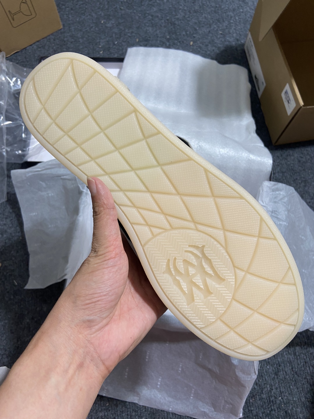
【莞产 骨头鞋】AMIRI 牛剖层革牛皮革 圆头系带 低帮 板鞋 男女同款 白黑撞色
尺码35 36 