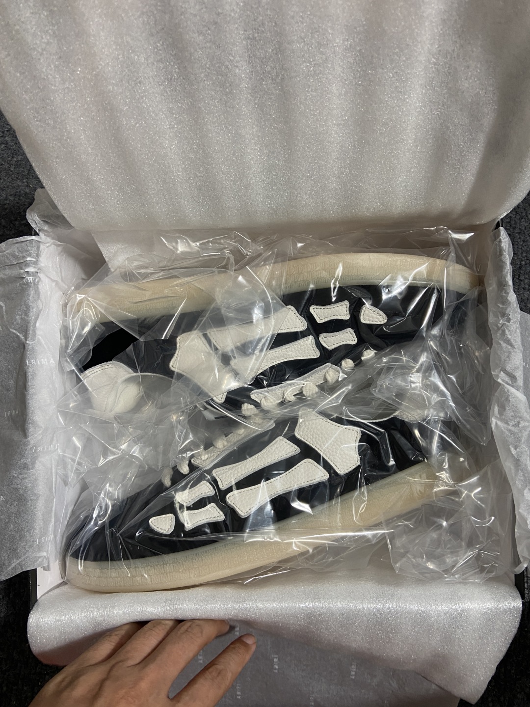 
【莞产 骨头鞋】AMIRI 牛剖层革牛皮革 圆头系带 低帮 板鞋 男女同款 白黑撞色
尺码35 36 