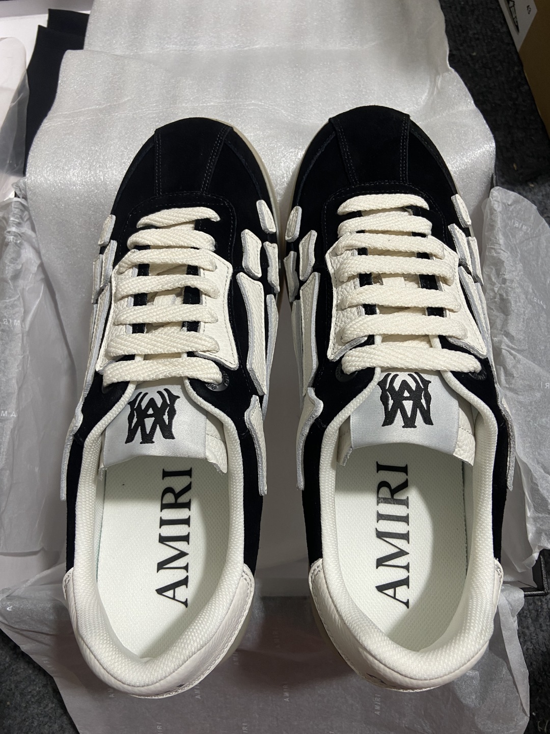 
【莞产 骨头鞋】AMIRI 牛剖层革牛皮革 圆头系带 低帮 板鞋 男女同款 白黑撞色
尺码35 36 