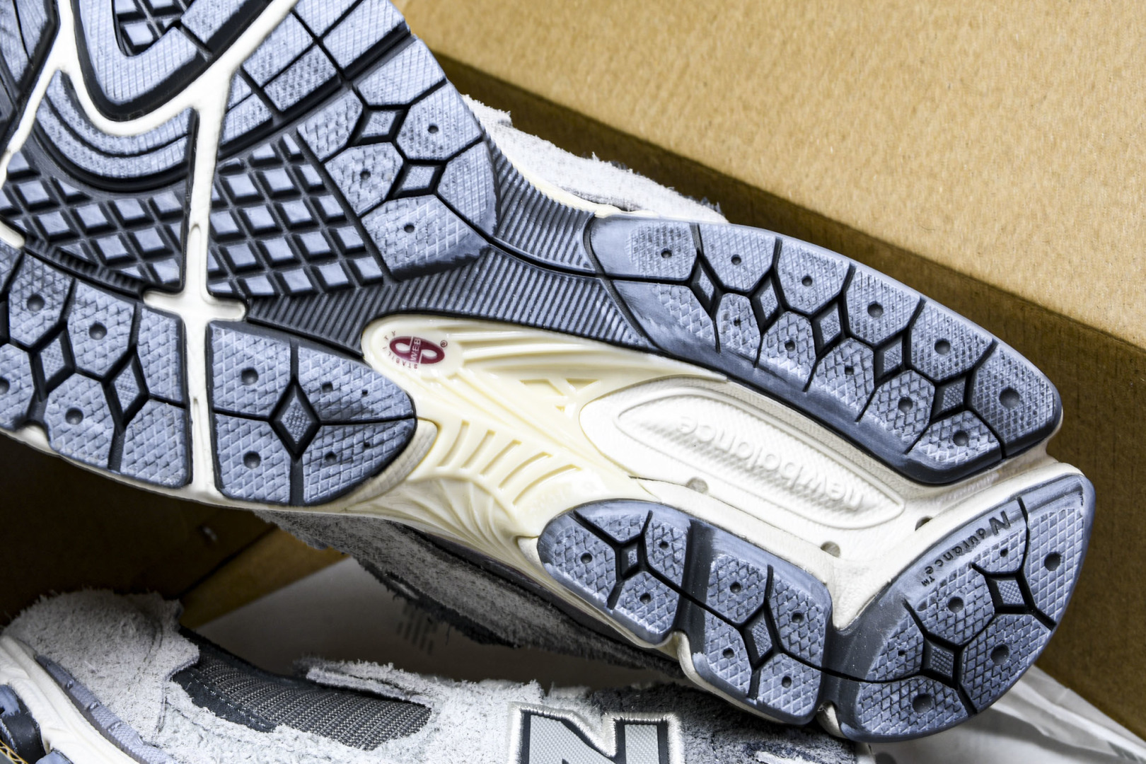  纯原 New Balance NB 2002R 灰色  M2002RDA 尺码 36 37 37.5 