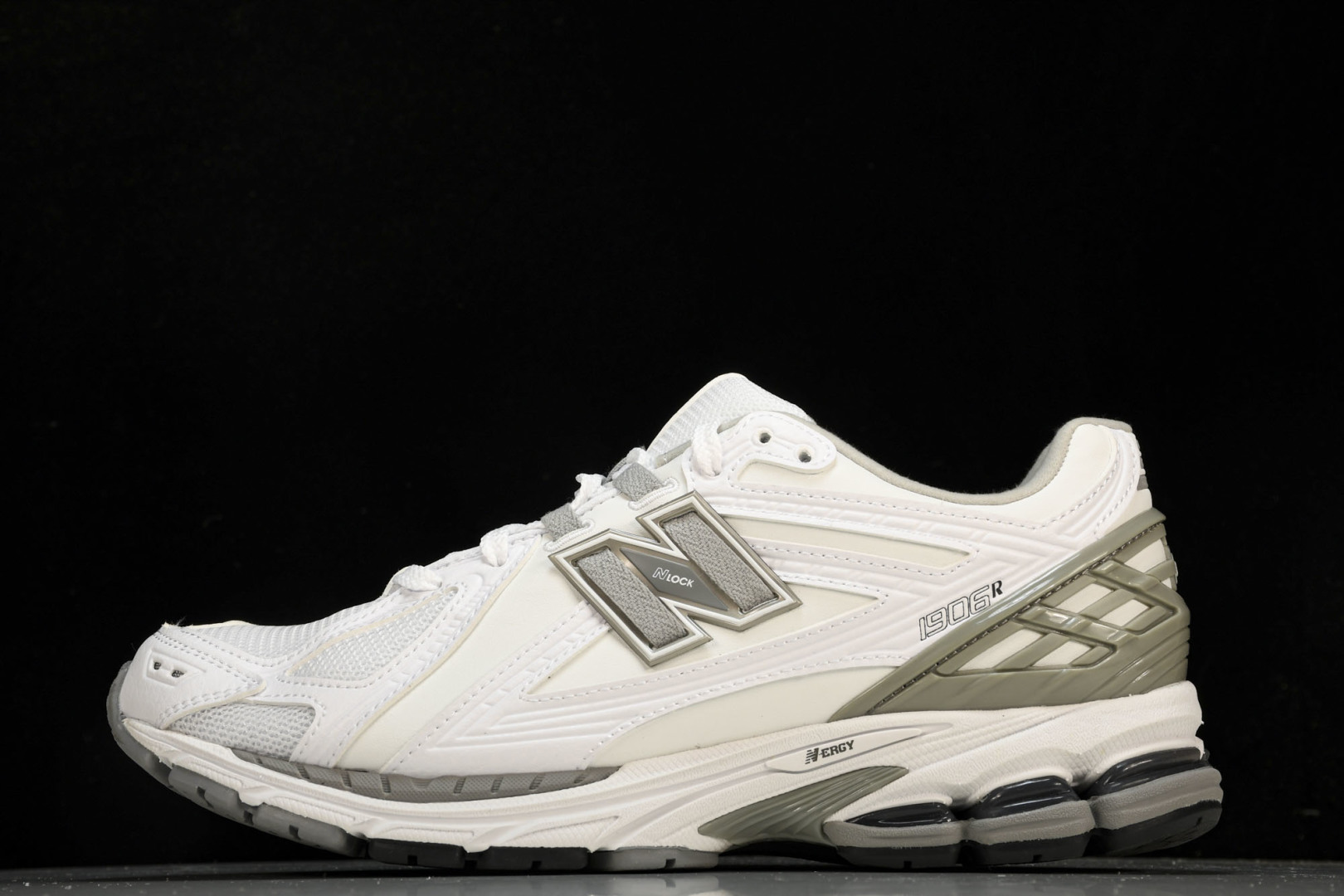  New Balance 1906系列复古老爹风休闲运动慢跑鞋 M1906RE 尺码 36 37 37.