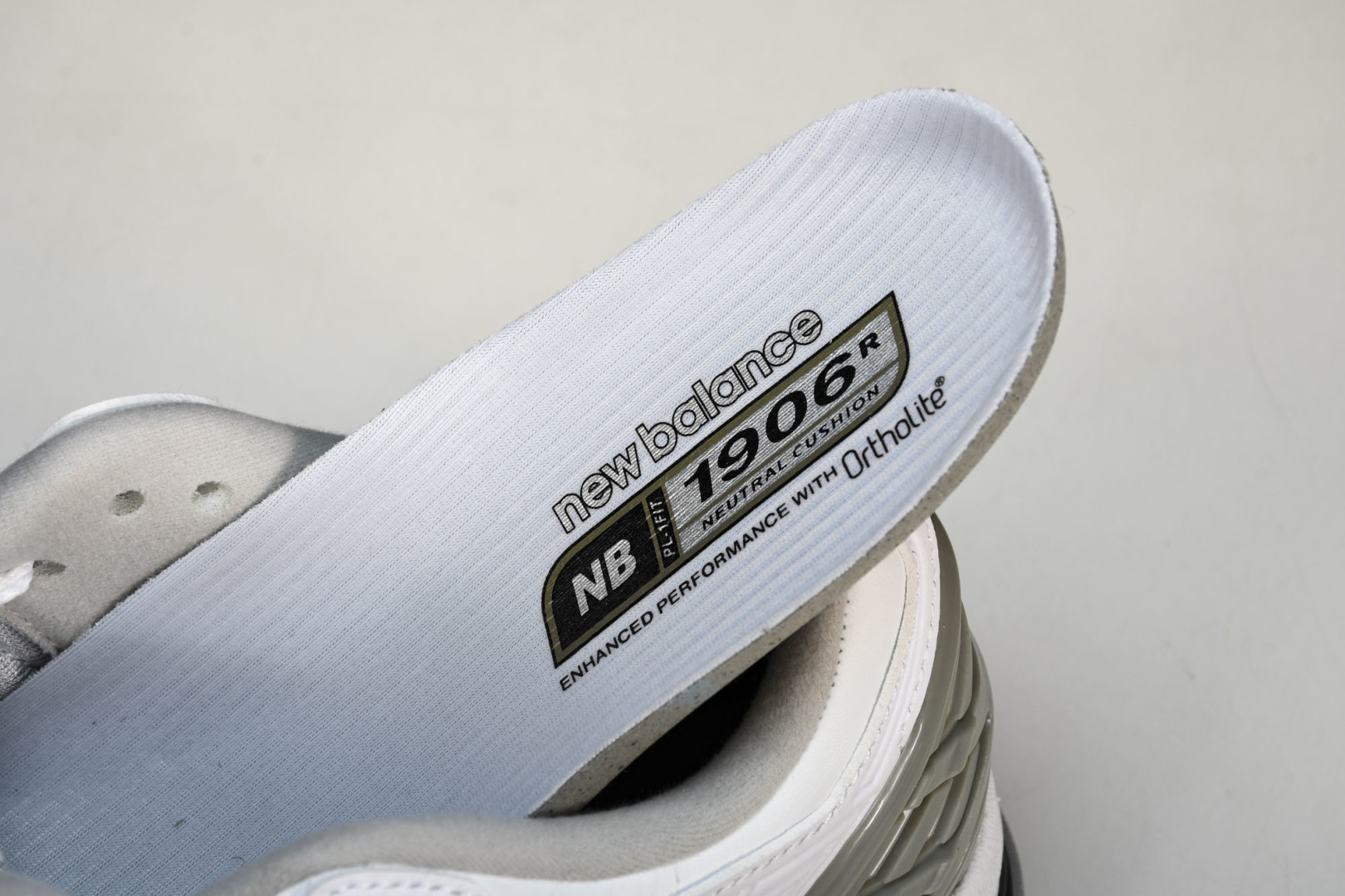  New Balance 1906系列复古老爹风休闲运动慢跑鞋 M1906RE 尺码 36 37 37.