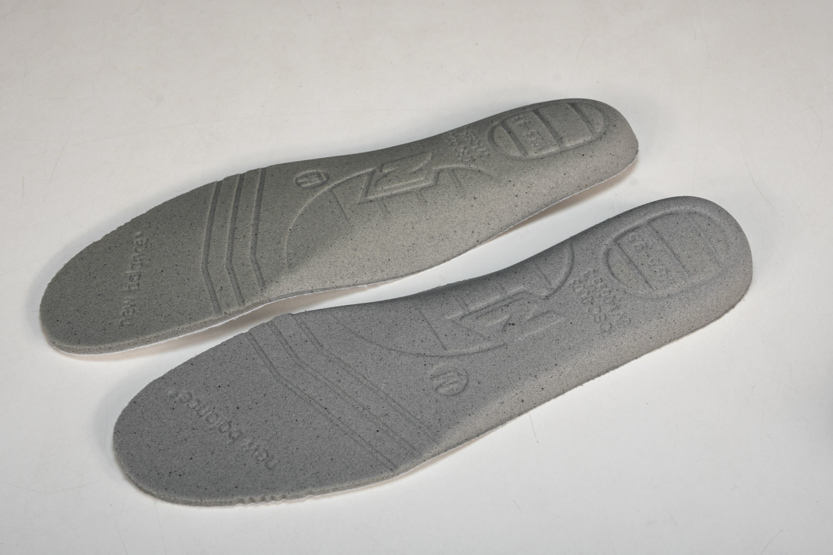  New Balance 1906系列复古老爹风休闲运动慢跑鞋 M1906RE 尺码 36 37 37.