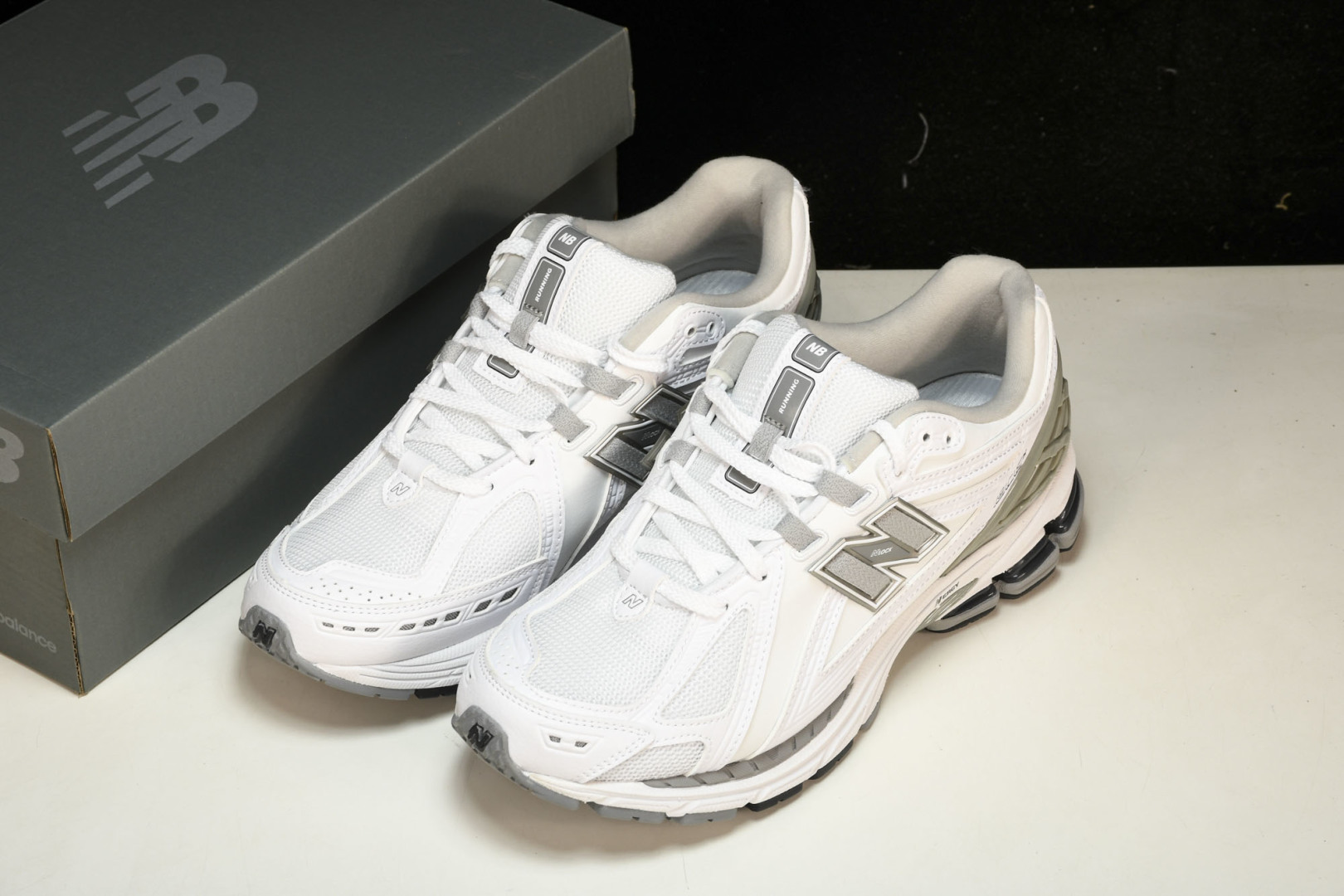  New Balance 1906系列复古老爹风休闲运动慢跑鞋 M1906RE 尺码 36 37 37.