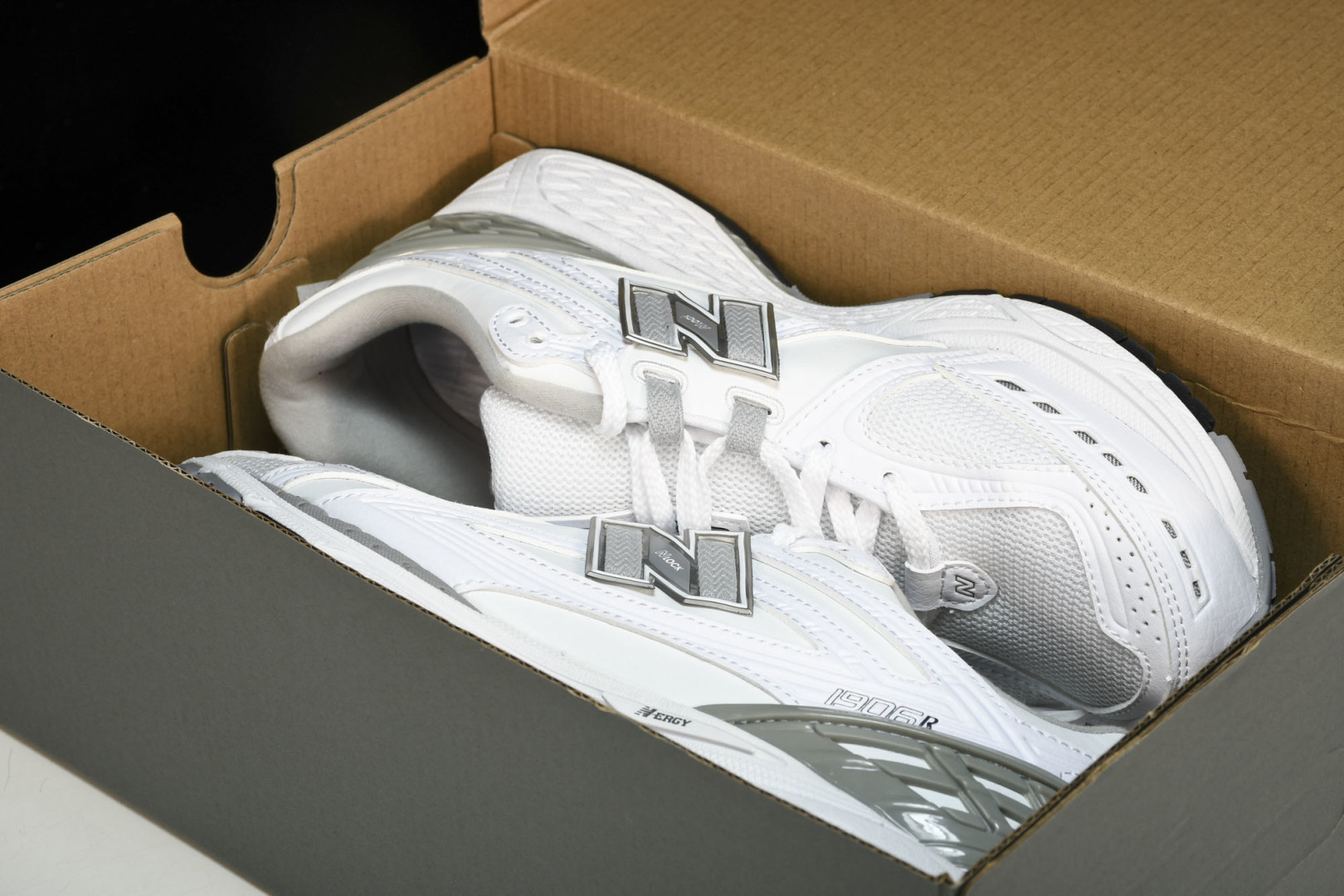  New Balance 1906系列复古老爹风休闲运动慢跑鞋 M1906RE 尺码 36 37 37.
