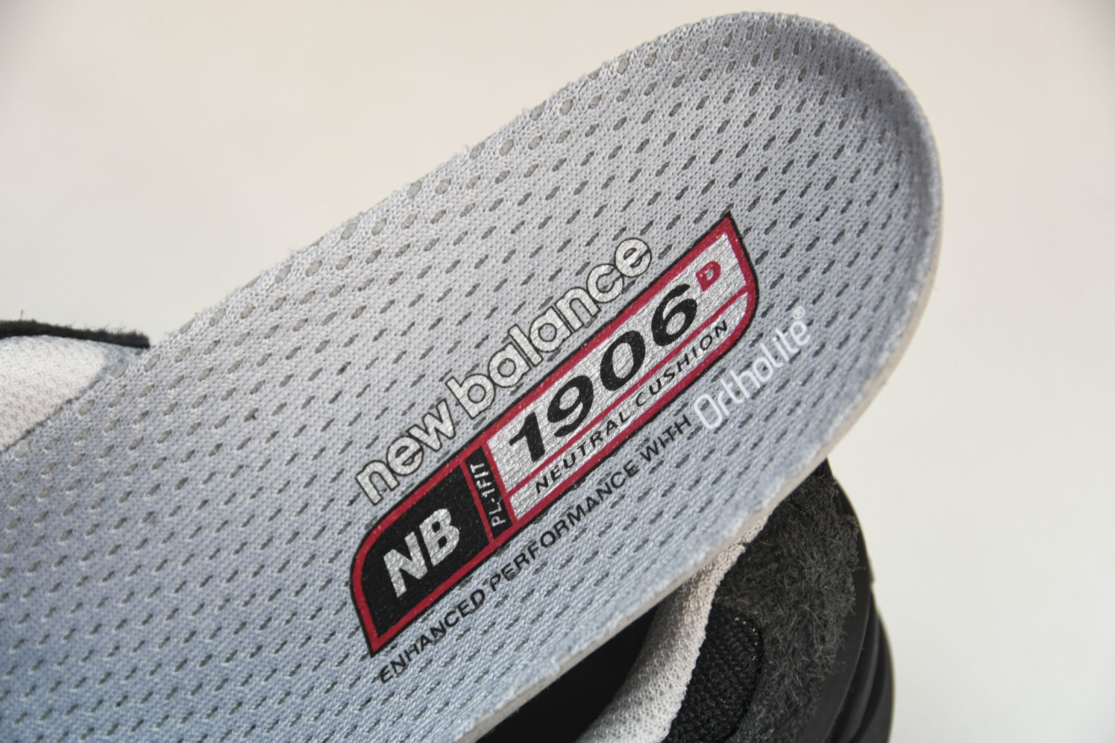  New Balance 1906系列复古老爹风休闲运动慢跑鞋 M1906RK 尺码 36 37 37.