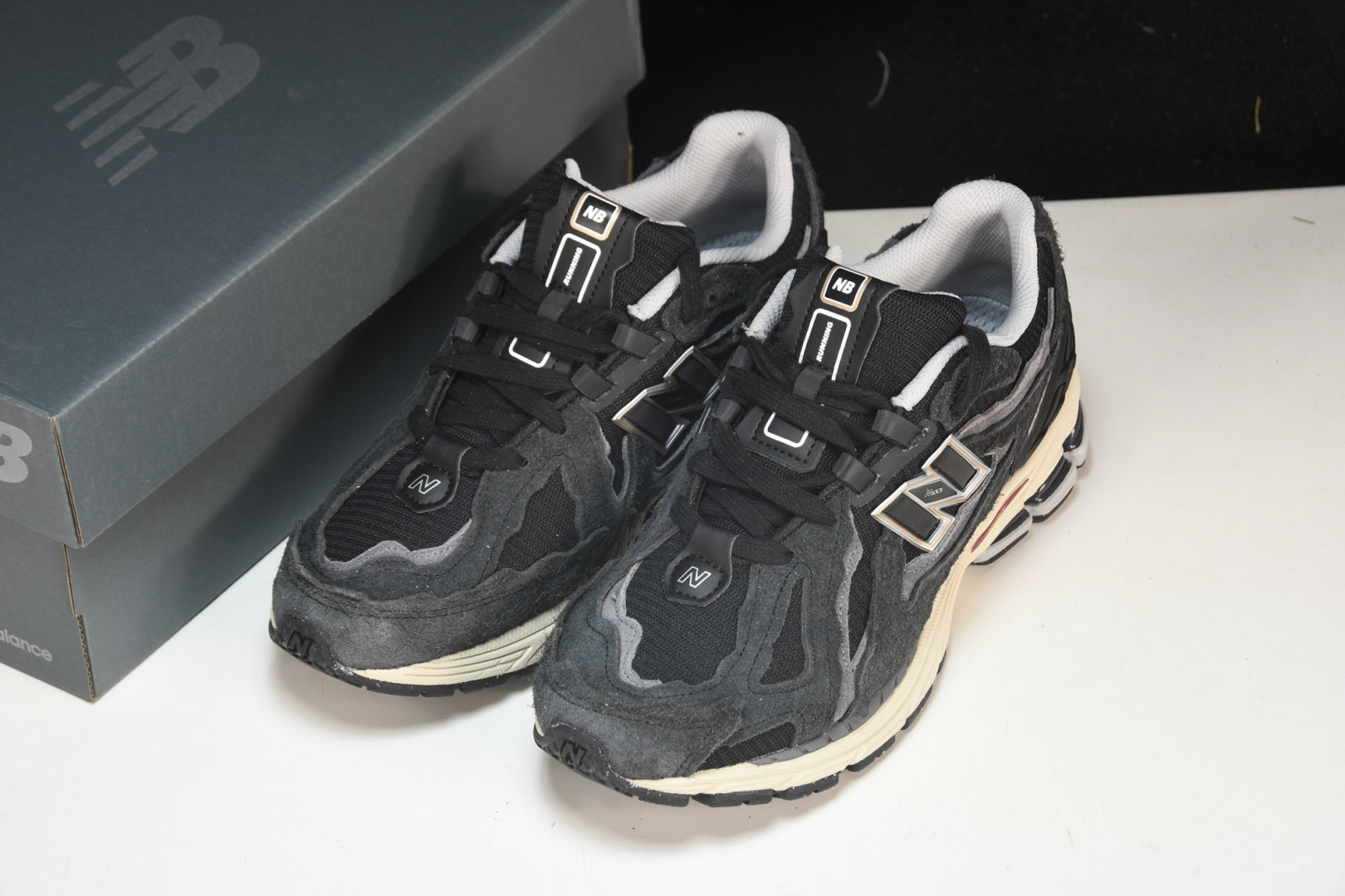  New Balance 1906系列复古老爹风休闲运动慢跑鞋 M1906RK 尺码 36 37 37.