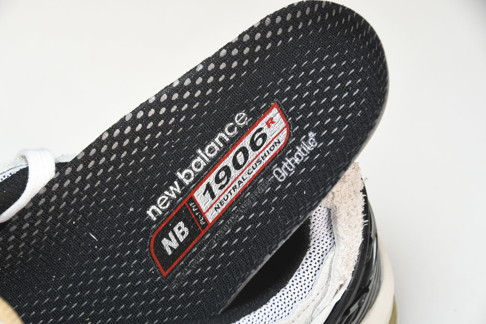  New Balance 1906系列复古老爹风休闲运动慢跑鞋 M1906RR 尺码 36 37 37.