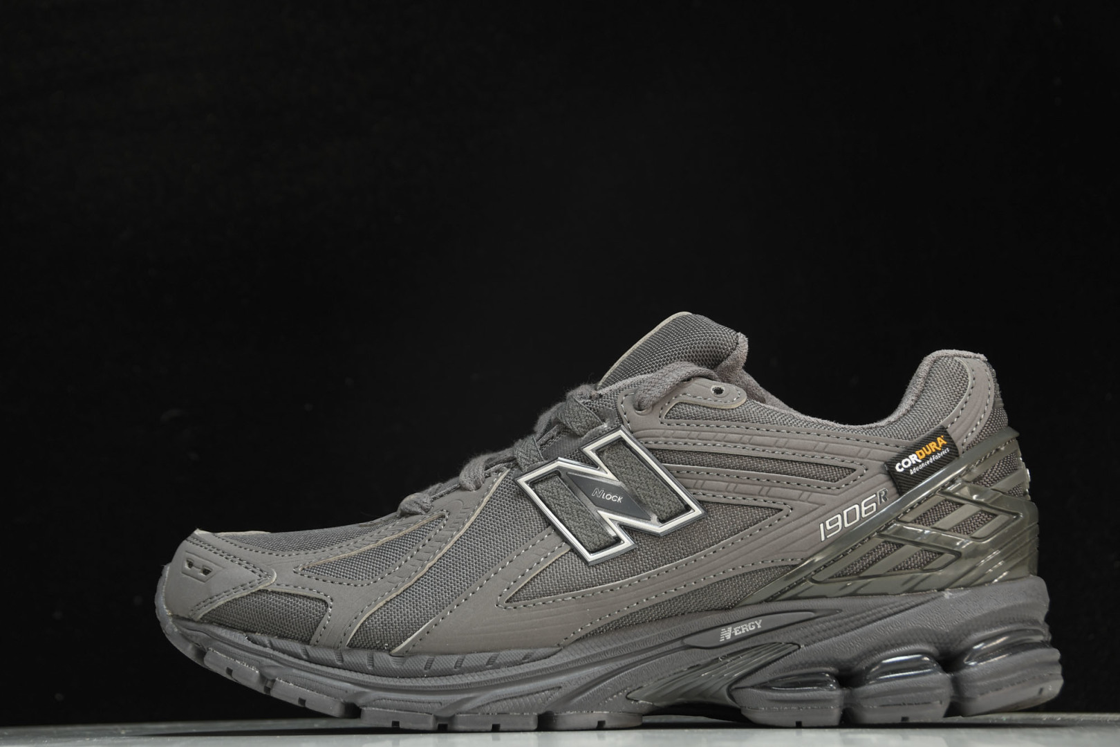  New Balance 1906系列复古老爹风休闲运动慢跑鞋 M1906RU 尺码 36 37 37.