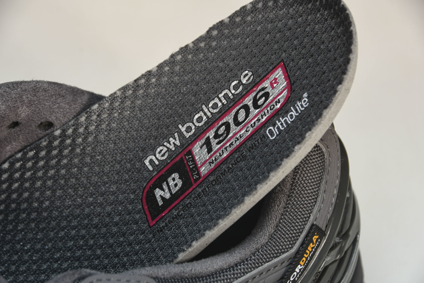  New Balance 1906系列复古老爹风休闲运动慢跑鞋 M1906RU 尺码 36 37 37.