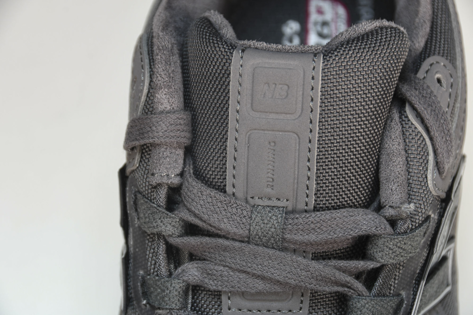  New Balance 1906系列复古老爹风休闲运动慢跑鞋 M1906RU 尺码 36 37 37.
