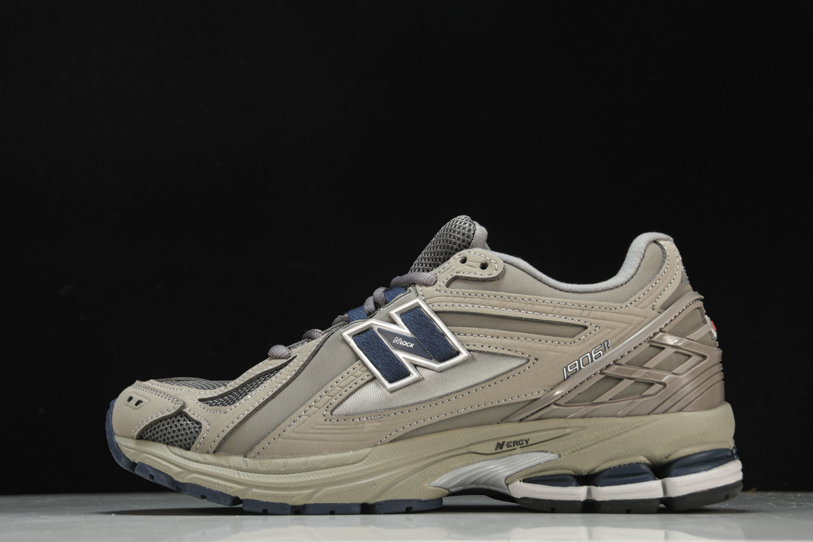  New Balance 1906系列复古老爹风休闲运动慢跑鞋 W1906RB 尺码 36 37 37.