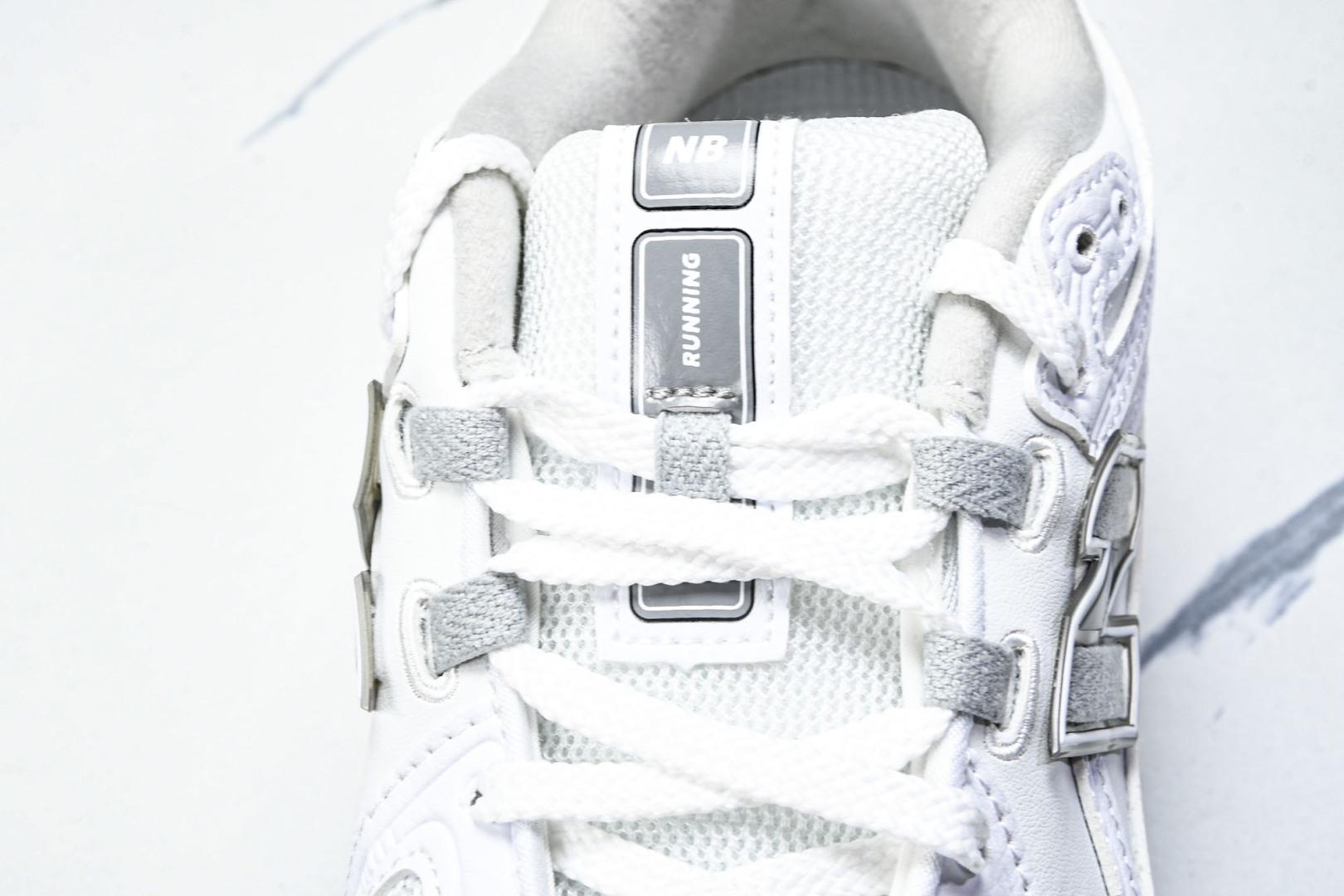  New Balance NB 1906R 白色灰色 男女鞋 M1906RE 尺码 36 37 37.5