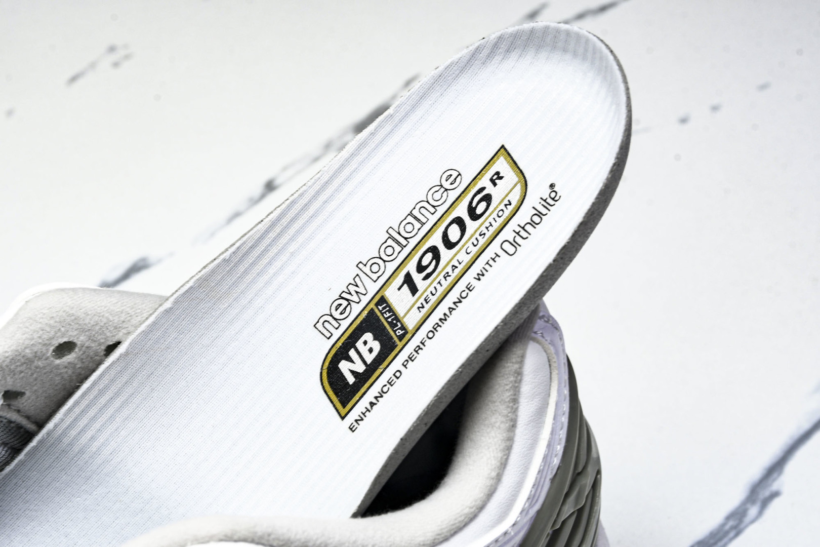  New Balance NB 1906R 白色灰色 男女鞋 M1906RE 尺码 36 37 37.5