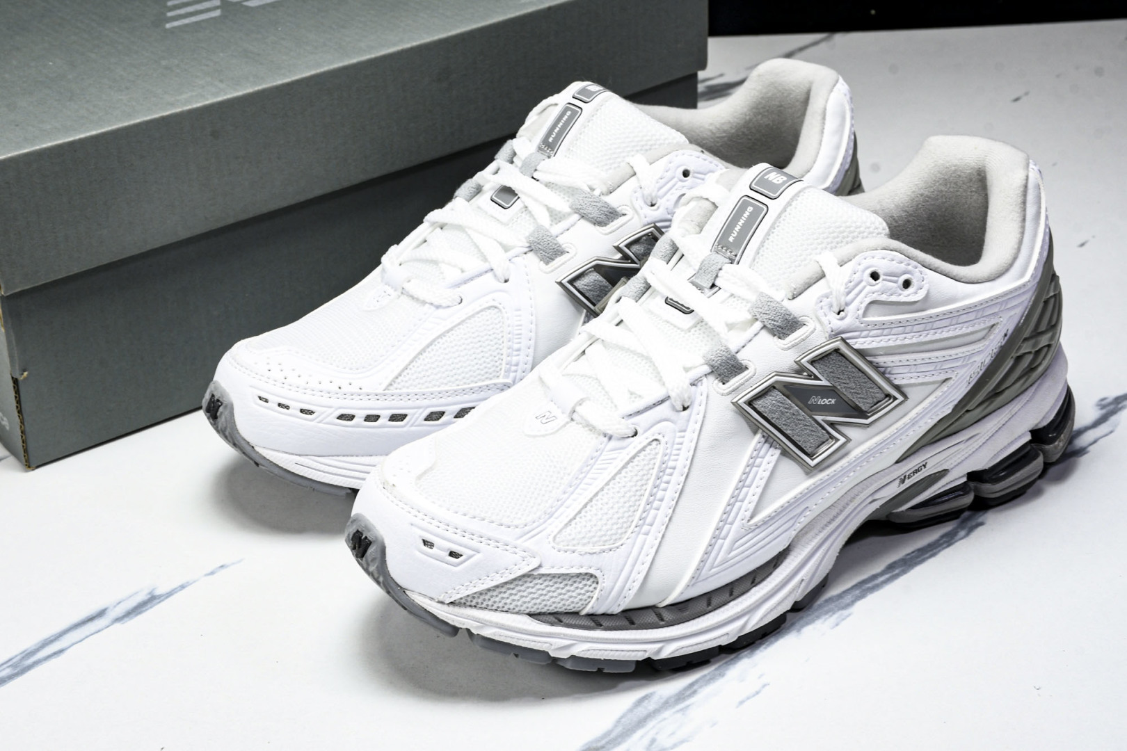  New Balance NB 1906R 白色灰色 男女鞋 M1906RE 尺码 36 37 37.5