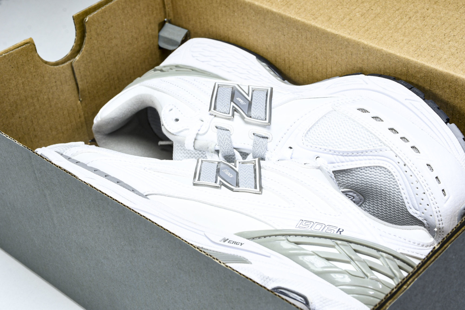 New Balance NB 1906R 白色灰色 男女鞋 M1906RE 尺码 36 37 37.5
