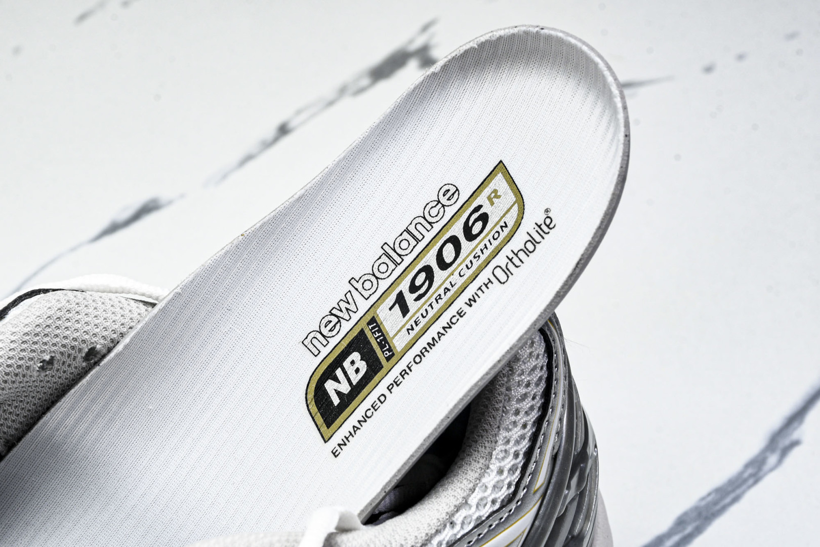  New Balance NB 1906R 白色银色 男女鞋 M1906RI 尺码 36 37 37.5