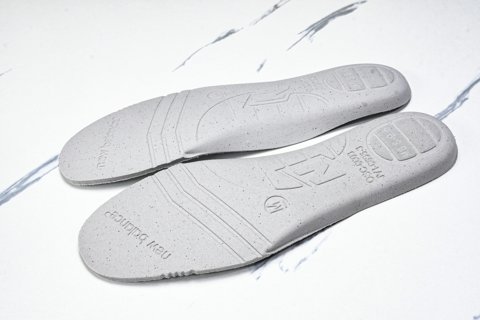  New Balance NB 1906R 白色银色 男女鞋 M1906RI 尺码 36 37 37.5