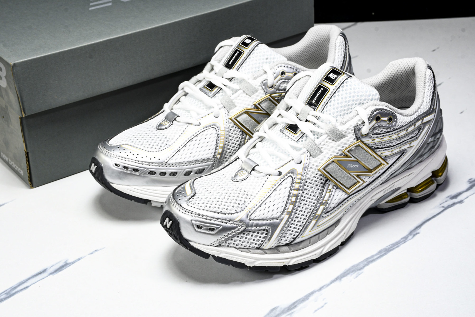  New Balance NB 1906R 白色银色 男女鞋 M1906RI 尺码 36 37 37.5