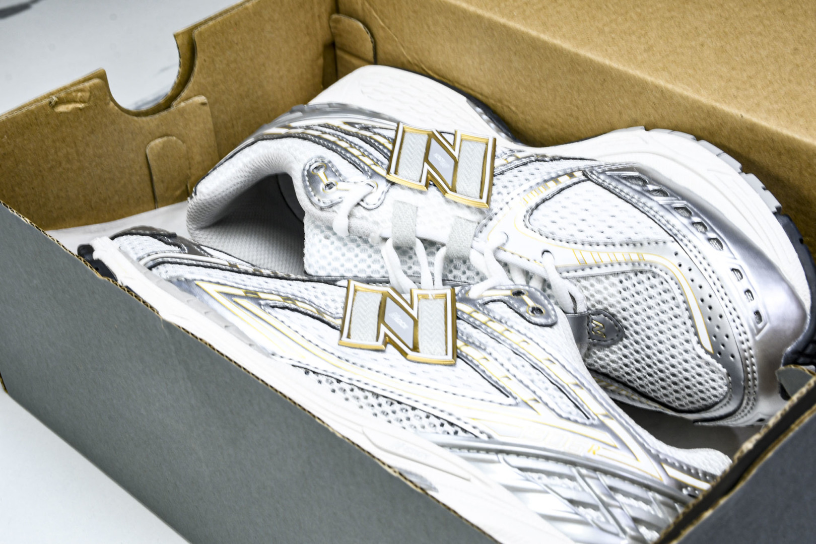  New Balance NB 1906R 白色银色 男女鞋 M1906RI 尺码 36 37 37.5