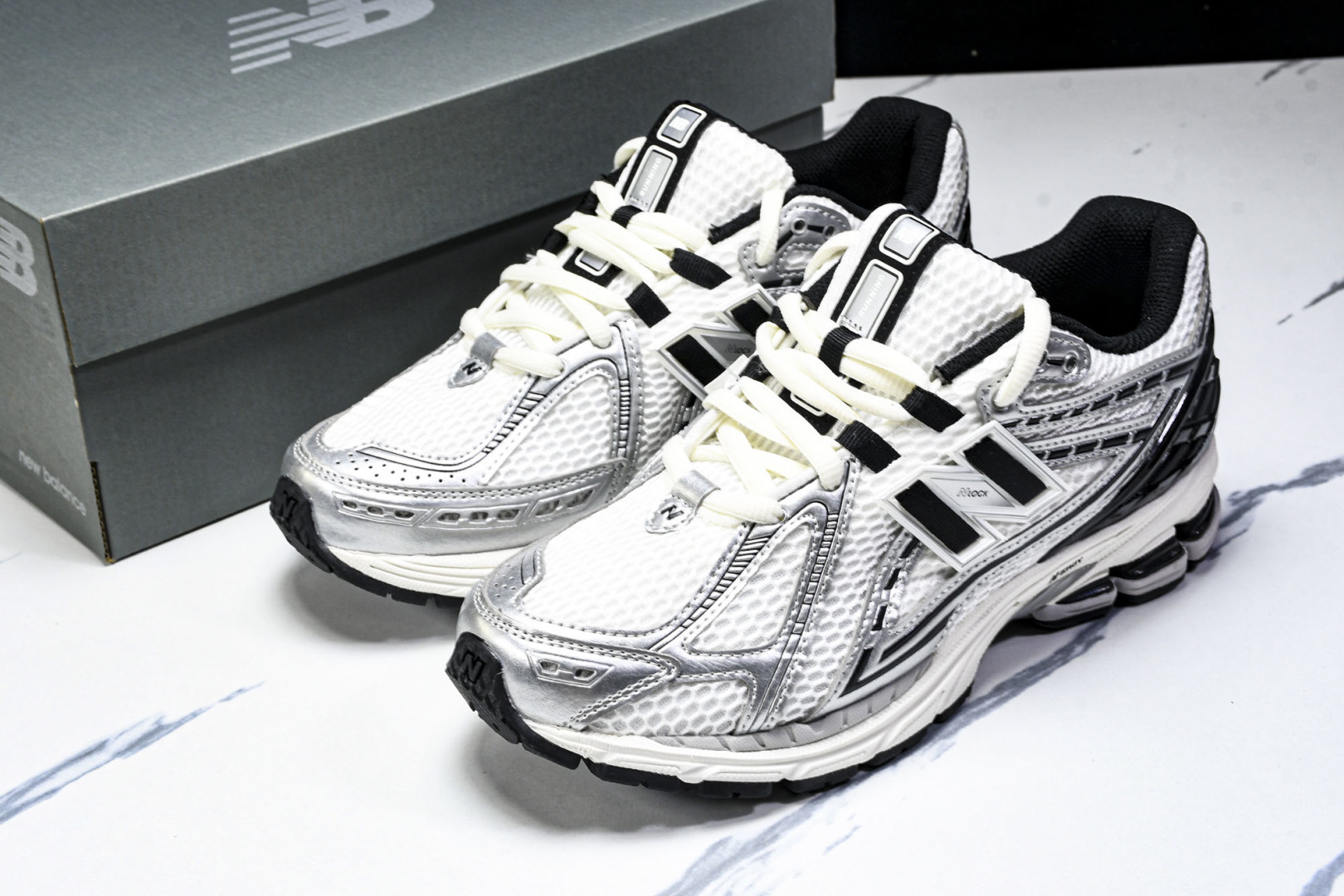  New Balance NB 1906R 白色银色黑色  男女鞋 M1906RCA 尺码 36 37 