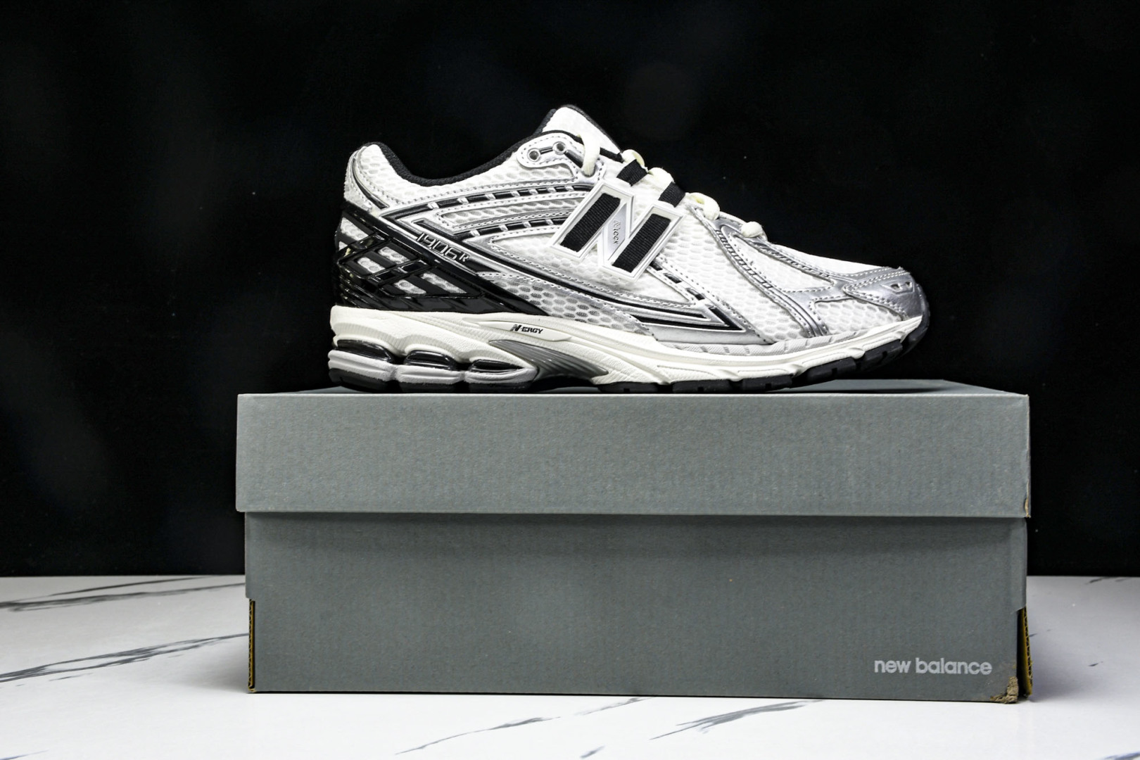  New Balance NB 1906R 白色银色黑色  男女鞋 M1906RCA 尺码 36 37 