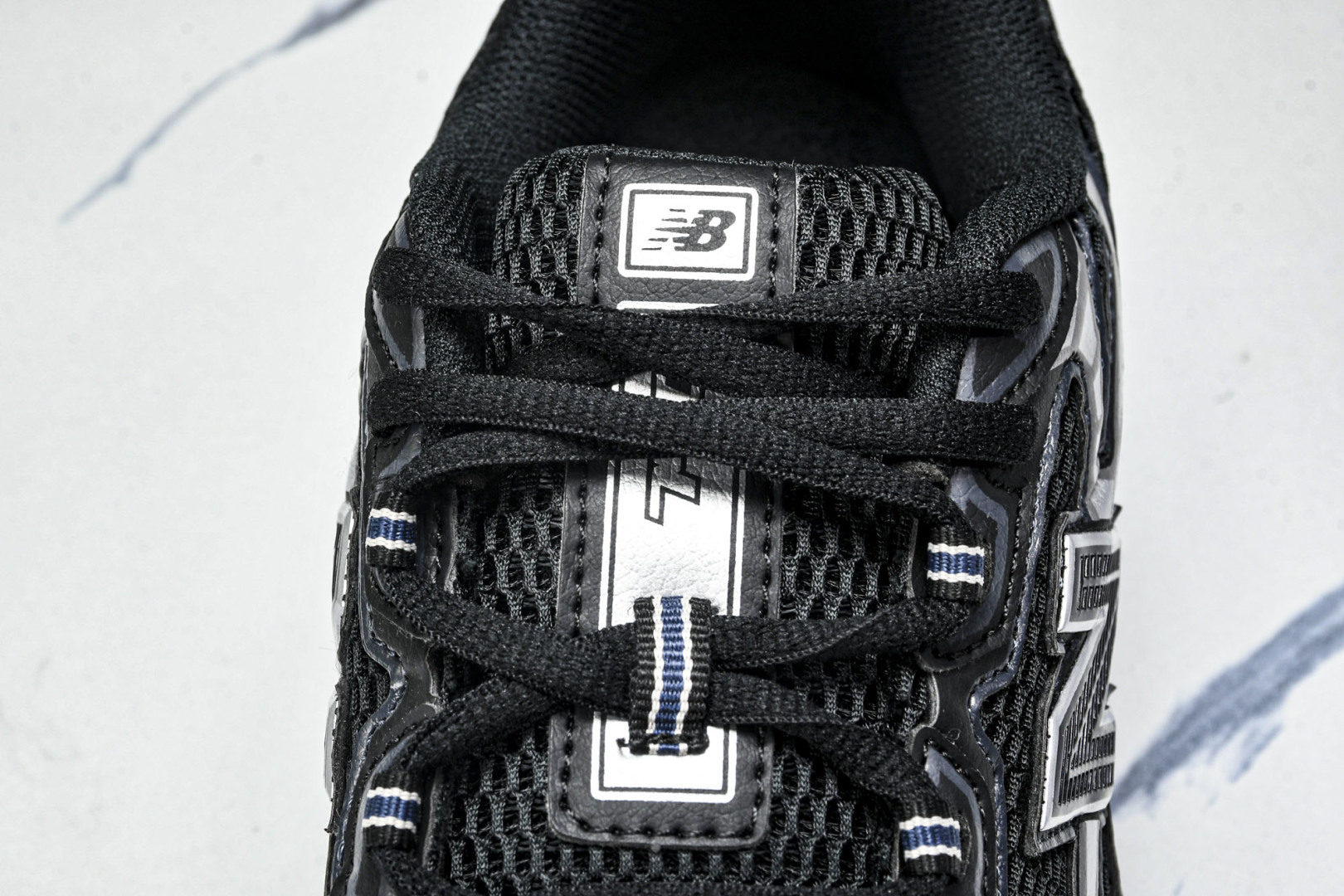  New Balance 740系列复古老爹风休闲运动慢跑鞋 U740BM2 尺寸 36 37 37.5