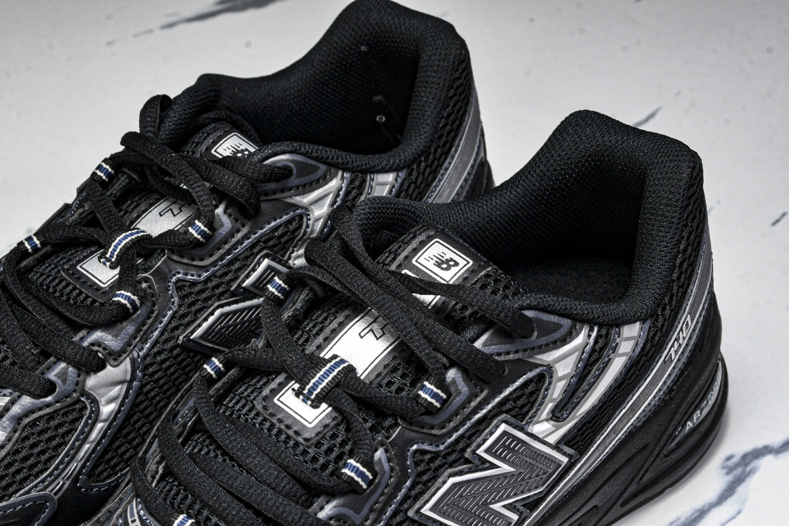  New Balance 740系列复古老爹风休闲运动慢跑鞋 U740BM2 尺寸 36 37 37.5