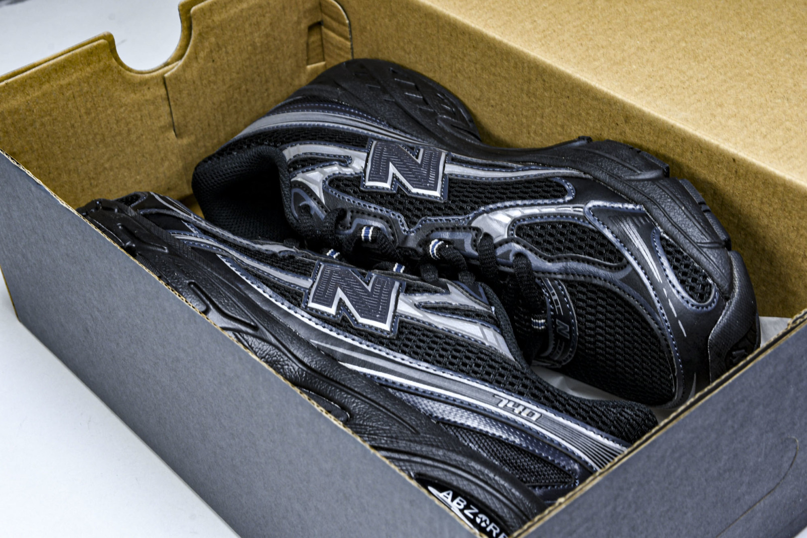  New Balance 740系列复古老爹风休闲运动慢跑鞋 U740BM2 尺寸 36 37 37.5