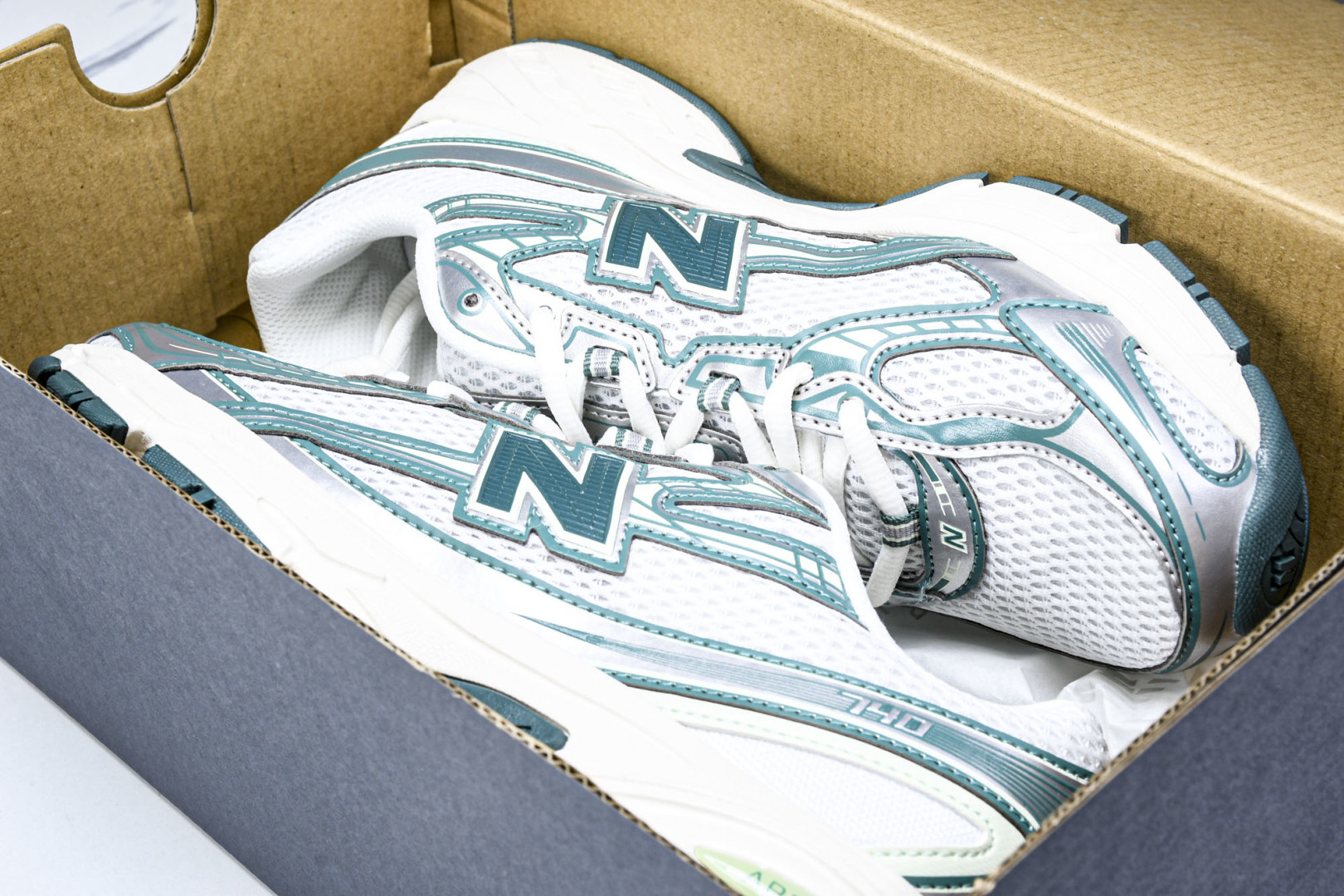  New Balance 740系列复古老爹风休闲运动慢跑鞋 U740GR2 尺寸 36 37 37.5