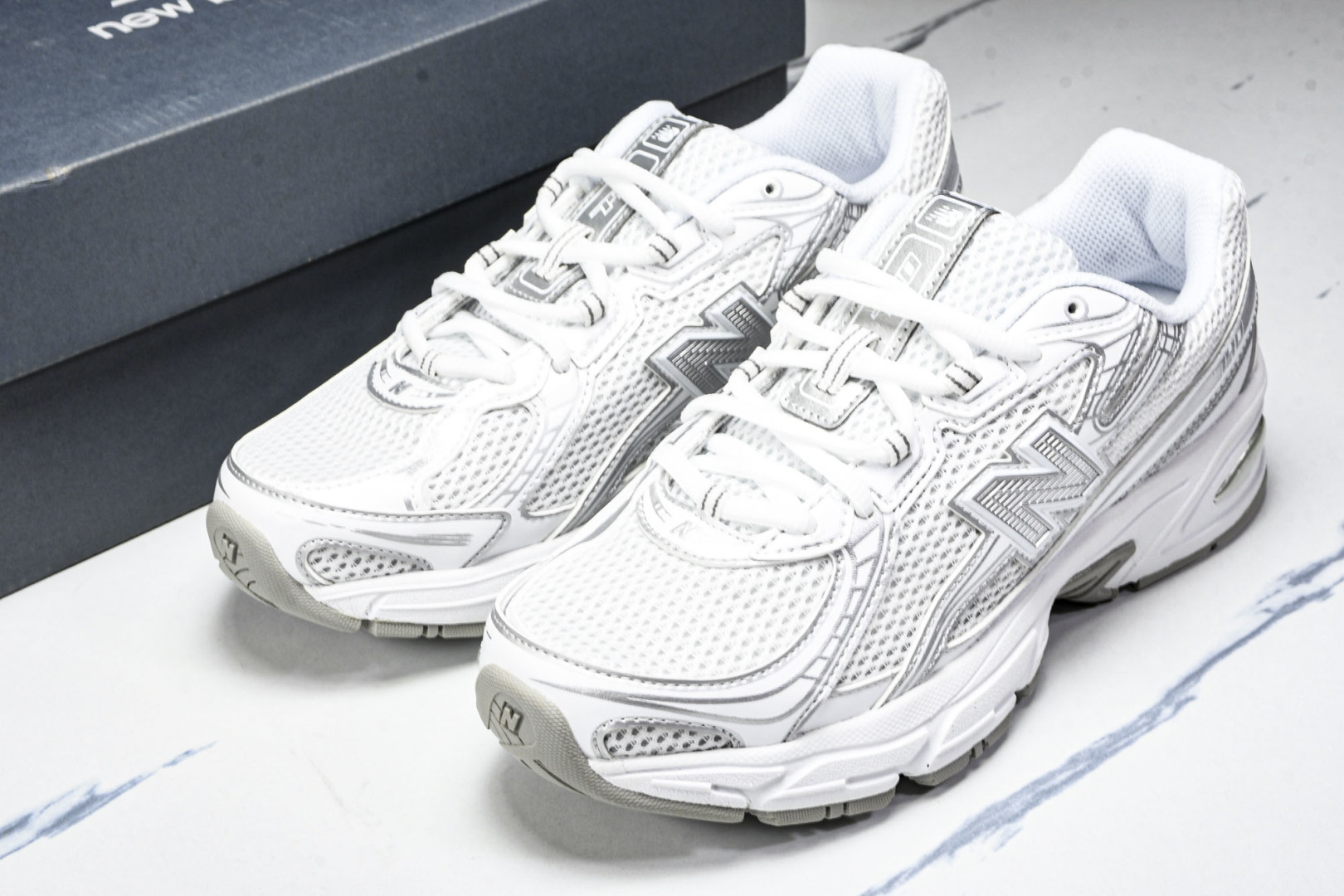  New Balance 740系列复古老爹风休闲运动慢跑鞋 U740WM2 尺寸 36 37 37.5