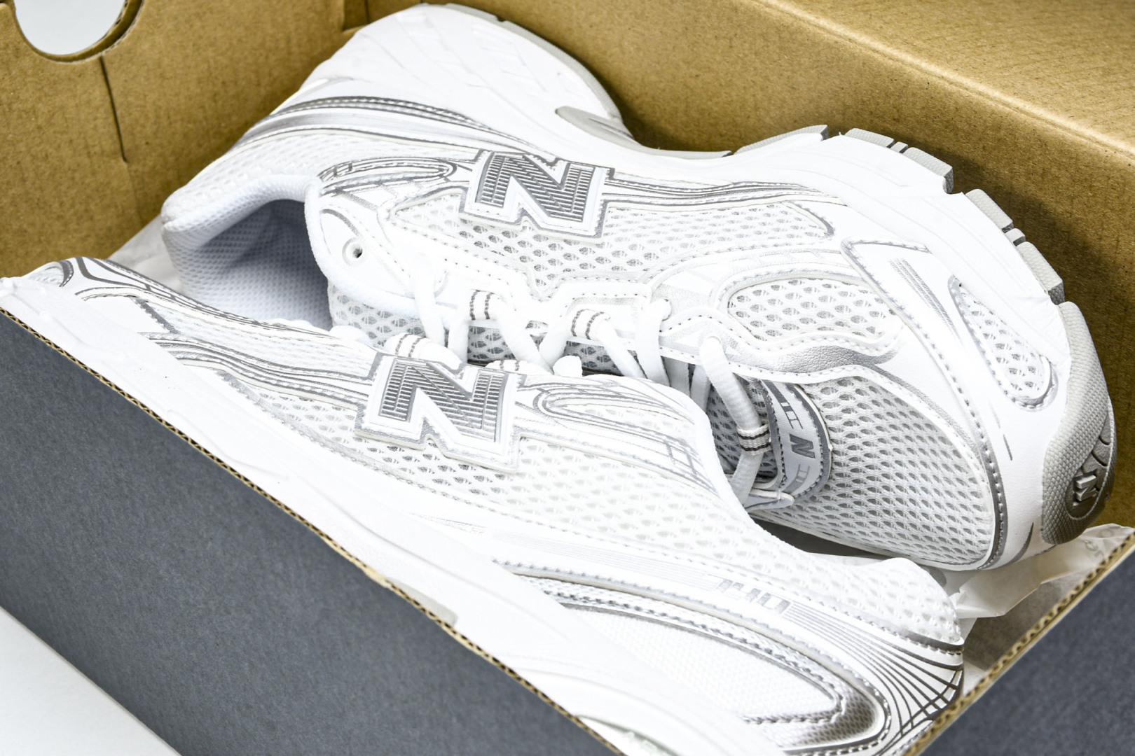  New Balance 740系列复古老爹风休闲运动慢跑鞋 U740WM2 尺寸 36 37 37.5