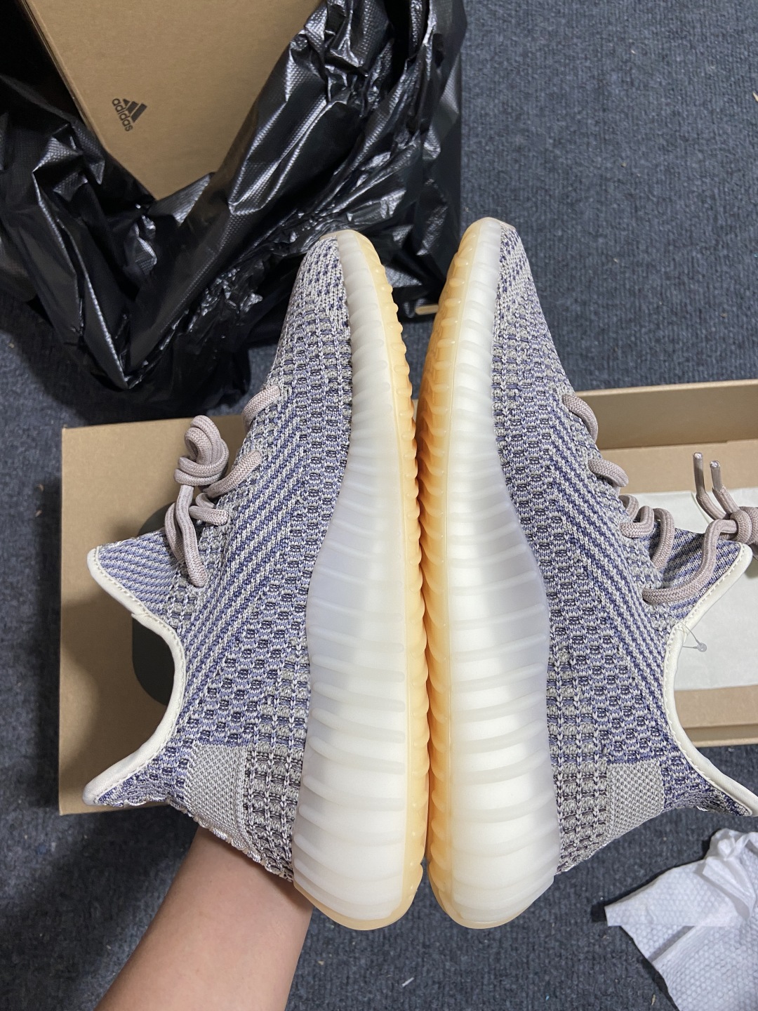 Yeezy芝麻 尺码36-48

纯原版出品-Yeezy Boost 350 V2 Preal 椰子35