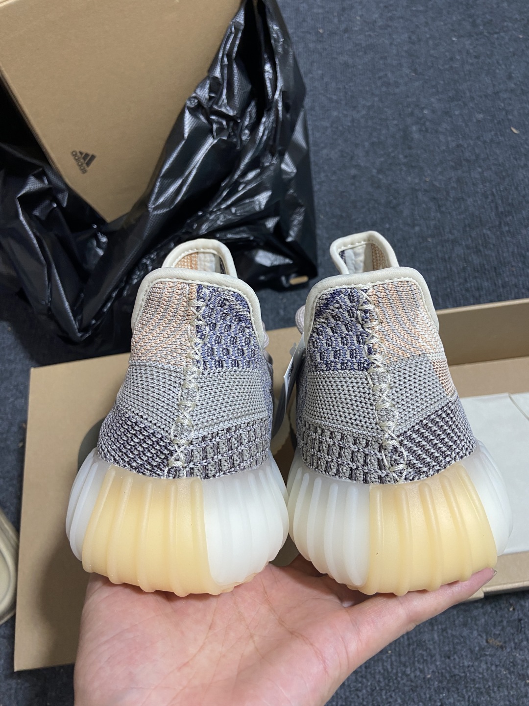 Yeezy芝麻 尺码36-48

纯原版出品-Yeezy Boost 350 V2 Preal 椰子35
