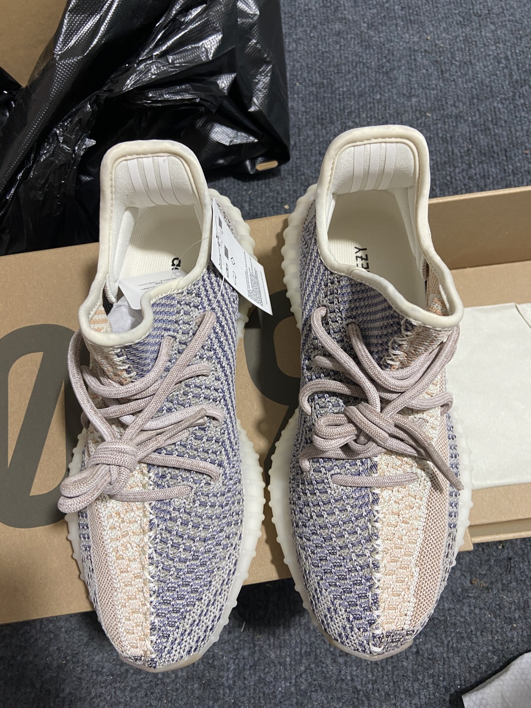 Yeezy芝麻 尺码36-48

纯原版出品-Yeezy Boost 350 V2 Preal 椰子35