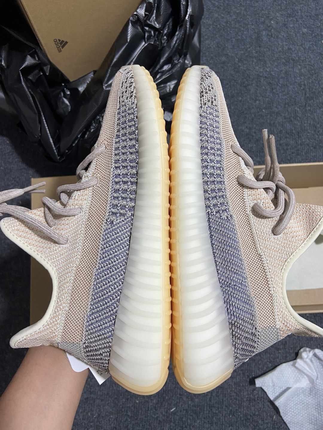 Yeezy芝麻 尺码36-48

纯原版出品-Yeezy Boost 350 V2 Preal 椰子35