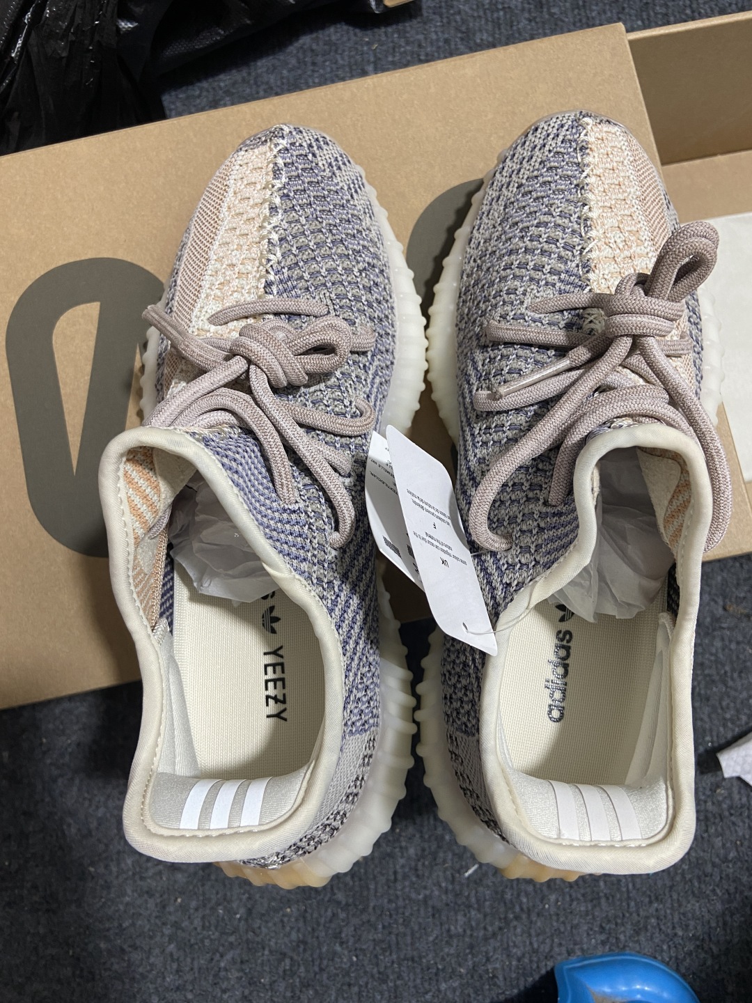 Yeezy芝麻 尺码36-48

纯原版出品-Yeezy Boost 350 V2 Preal 椰子35
